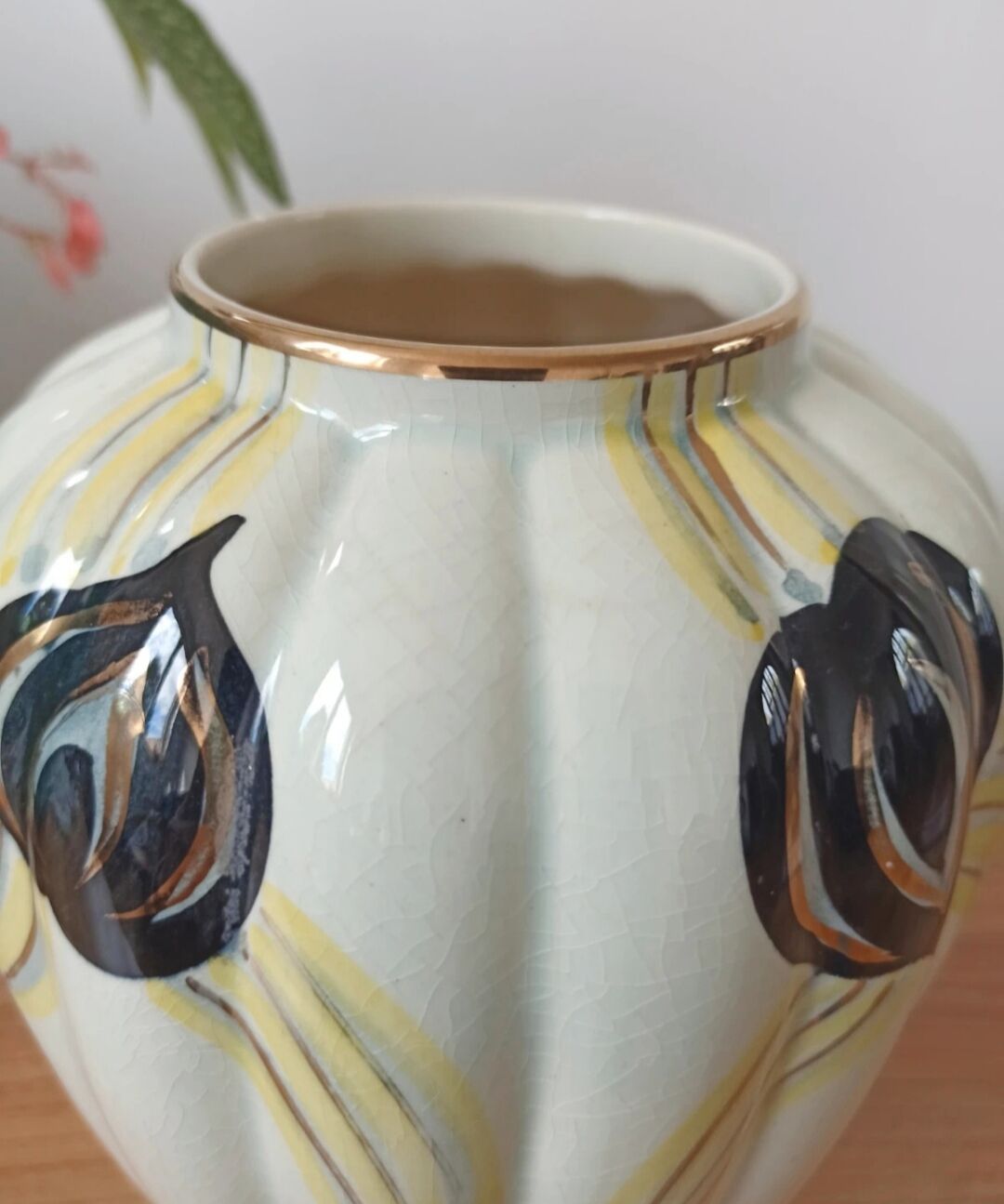 Vintage ceramic vase - Hand-painted decoration