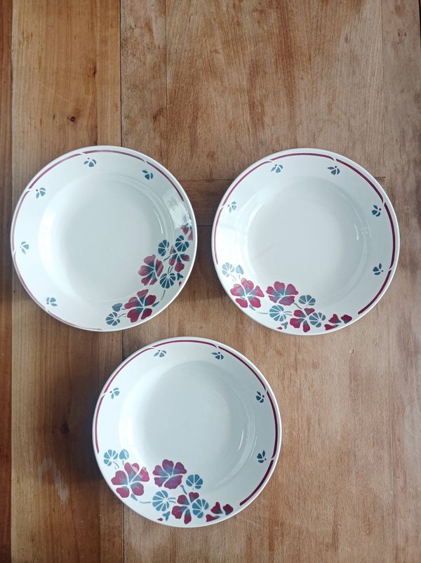 Lot de 12 assiettes en faïence Salins, Nelly rouge