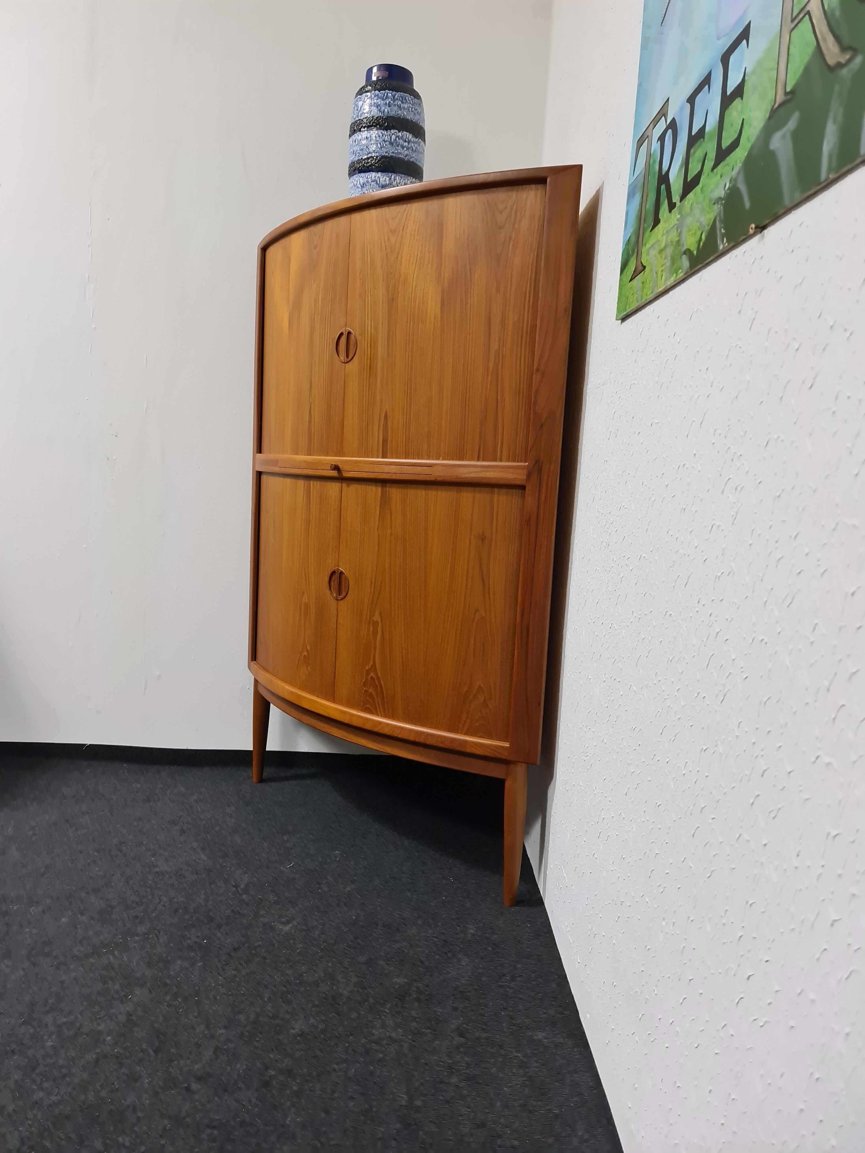 Buffet d’angle de teck par Dyrlund