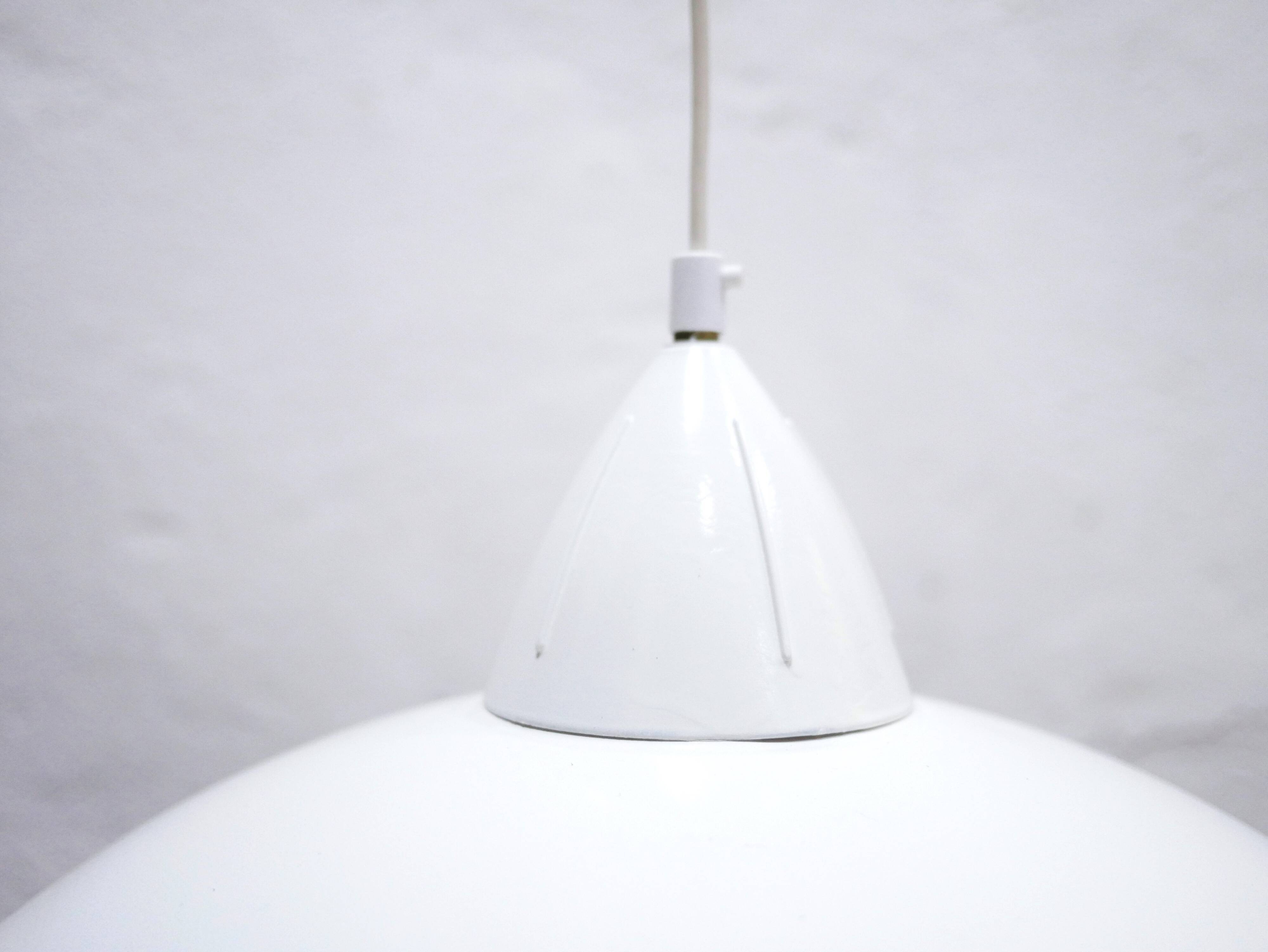 Suspension up and down vintage white