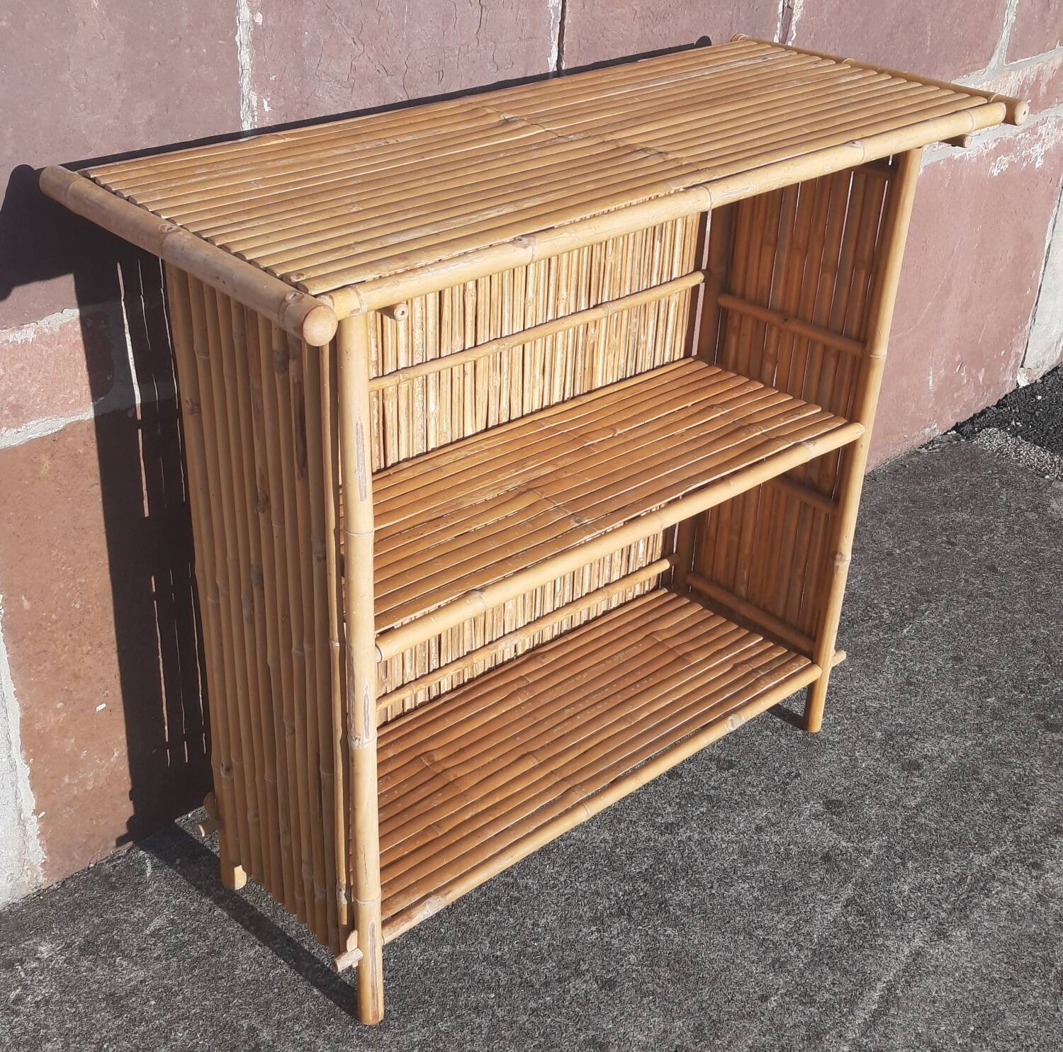 Bamboo counter or bar. (With 2 folding high chairs)
