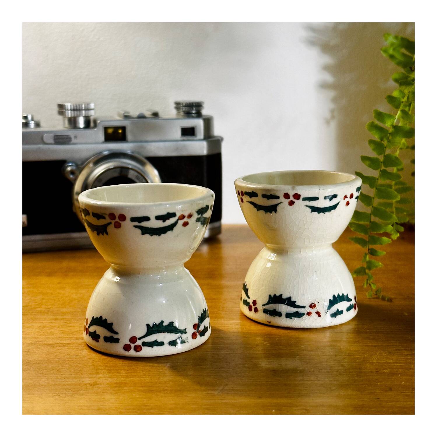 Set of 2 earthenware diabolo egg cups