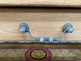 Aero gummed farm table