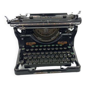 Underwood No. 5 of 1911 typewriter - Standard - Champion