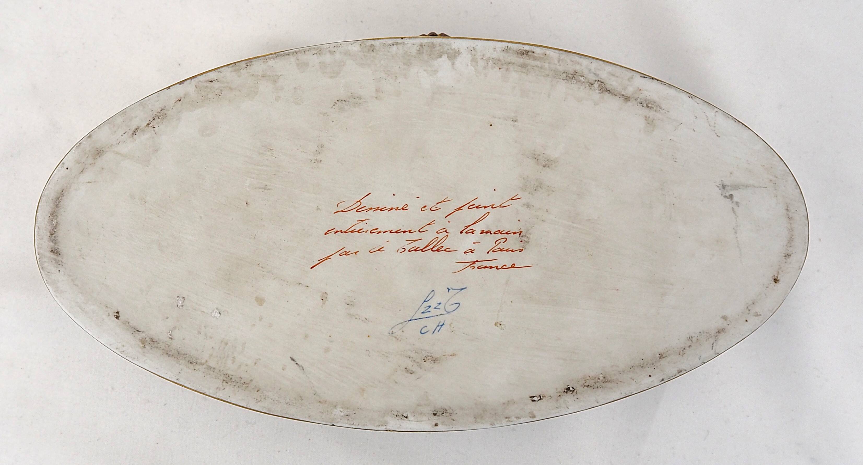 Le Tallec in Paris, porcelain bonbonnière, signed, in excellent condition.