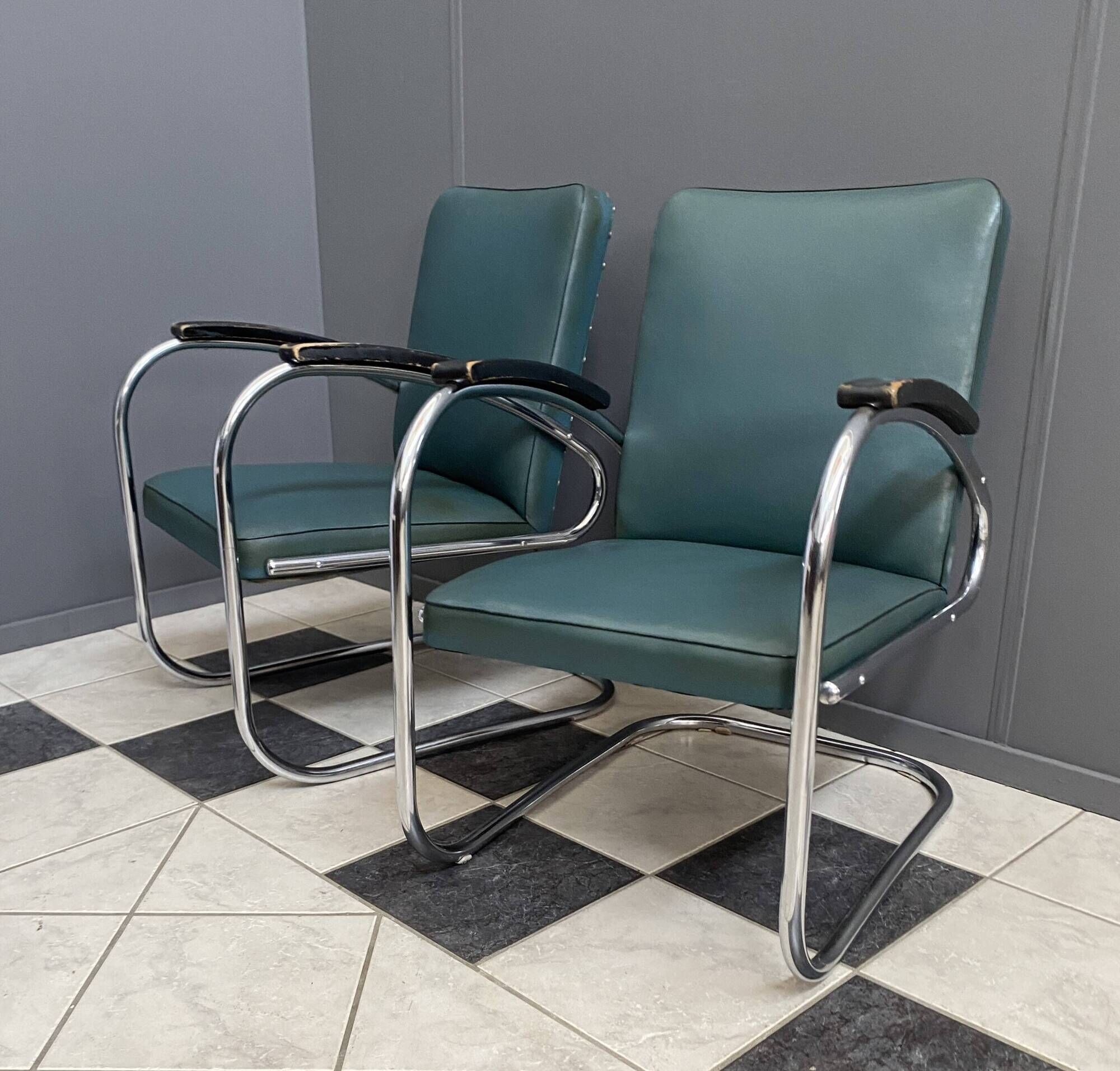 Set of 2 Green Mauser tubular chairs model RS7 Bauhaus 1930s