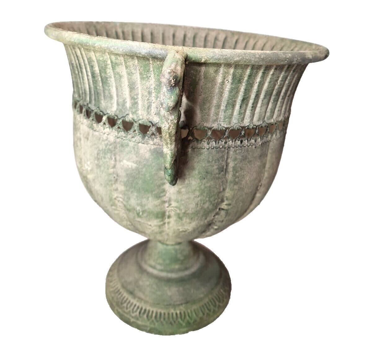 Round medici in patinated iron