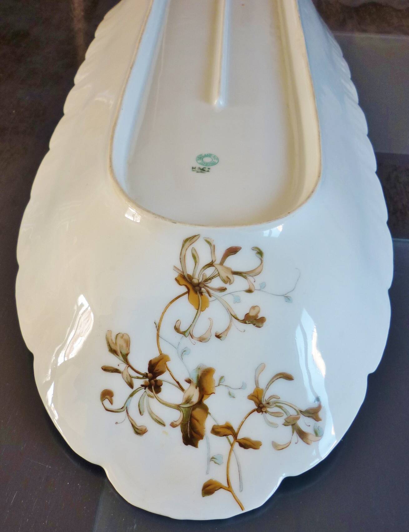 Long fish and meat dish, 19th century, Haviland Limoges porcelain, 66cm