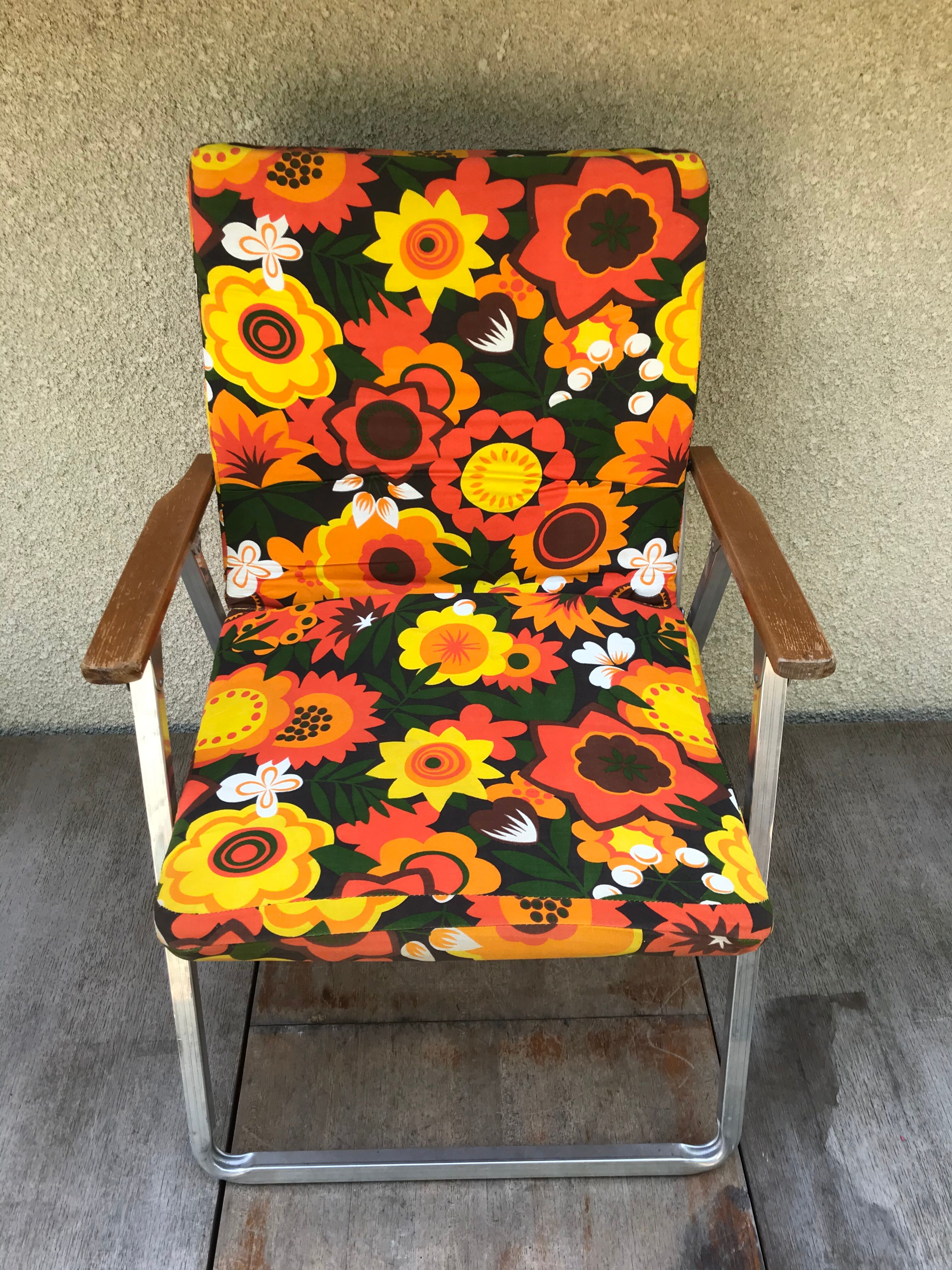Ancient pliante alu chair - multicolor fabric 70s vintage camping garden
