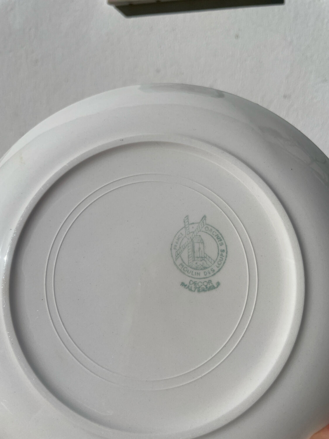 8 Moulin des Loups flower-patterned dinner plates