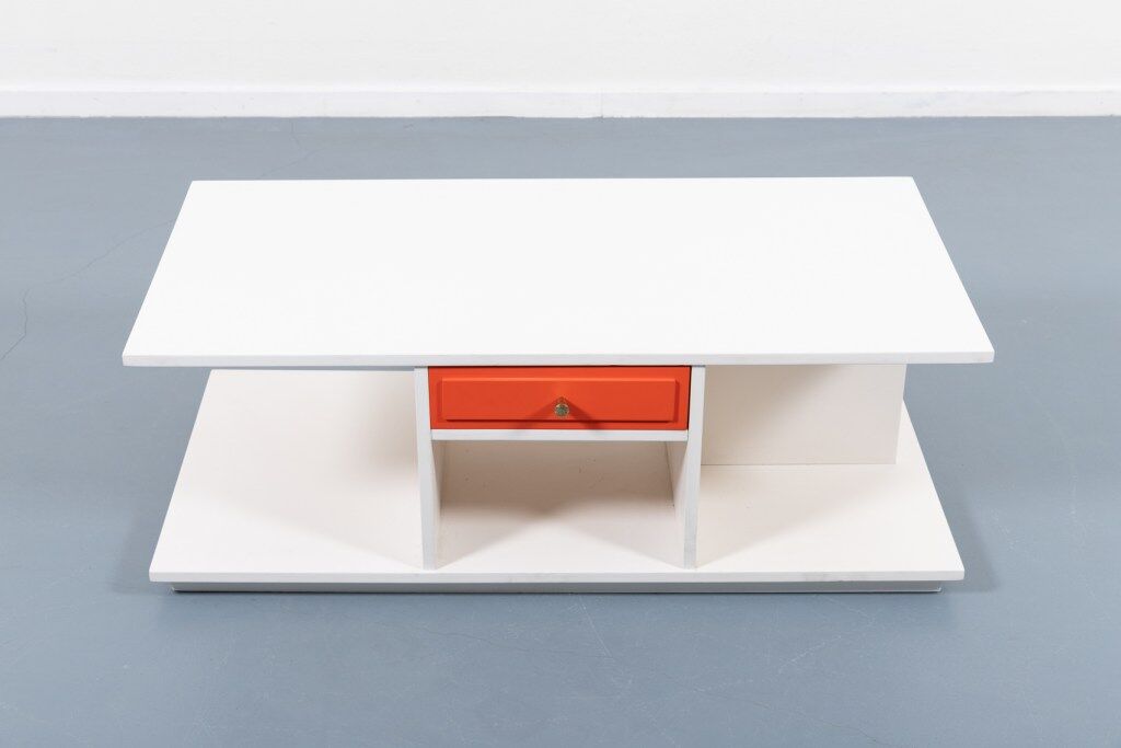 Italian design coffee table from the 1960