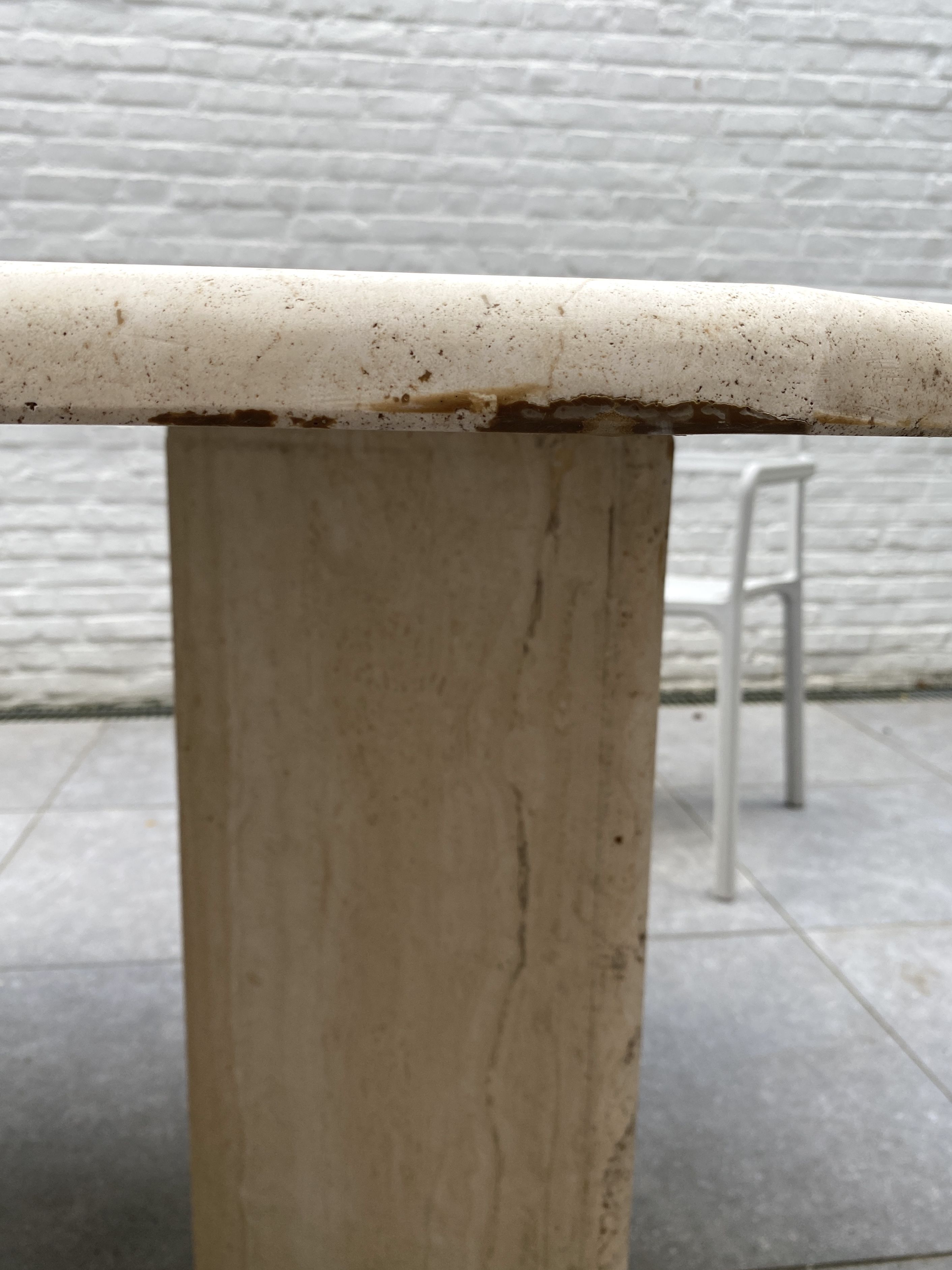 Table à manger en travertin
