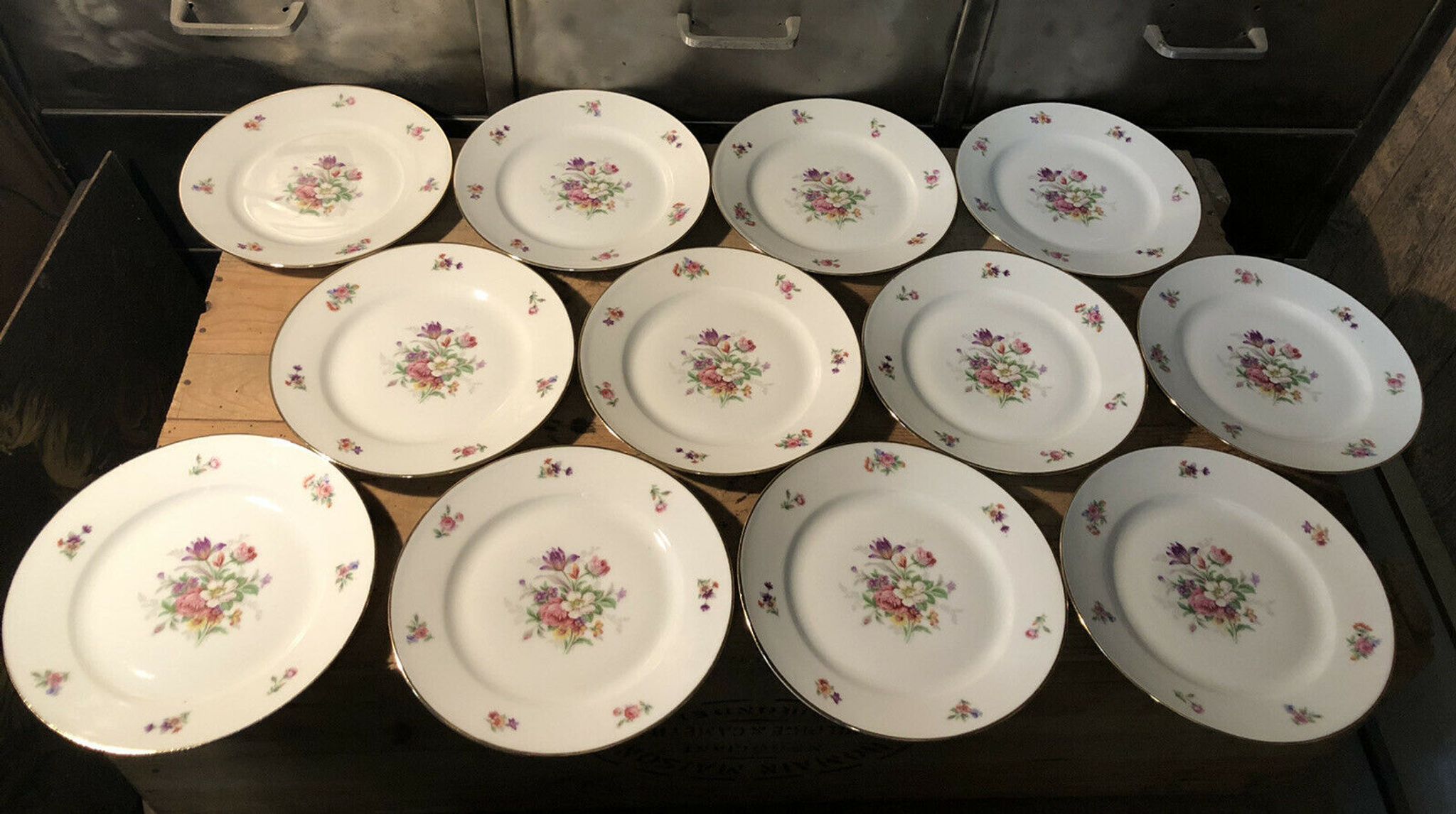 Set of 12 dessert plate in Limoges porcelain PCL with floral decoration