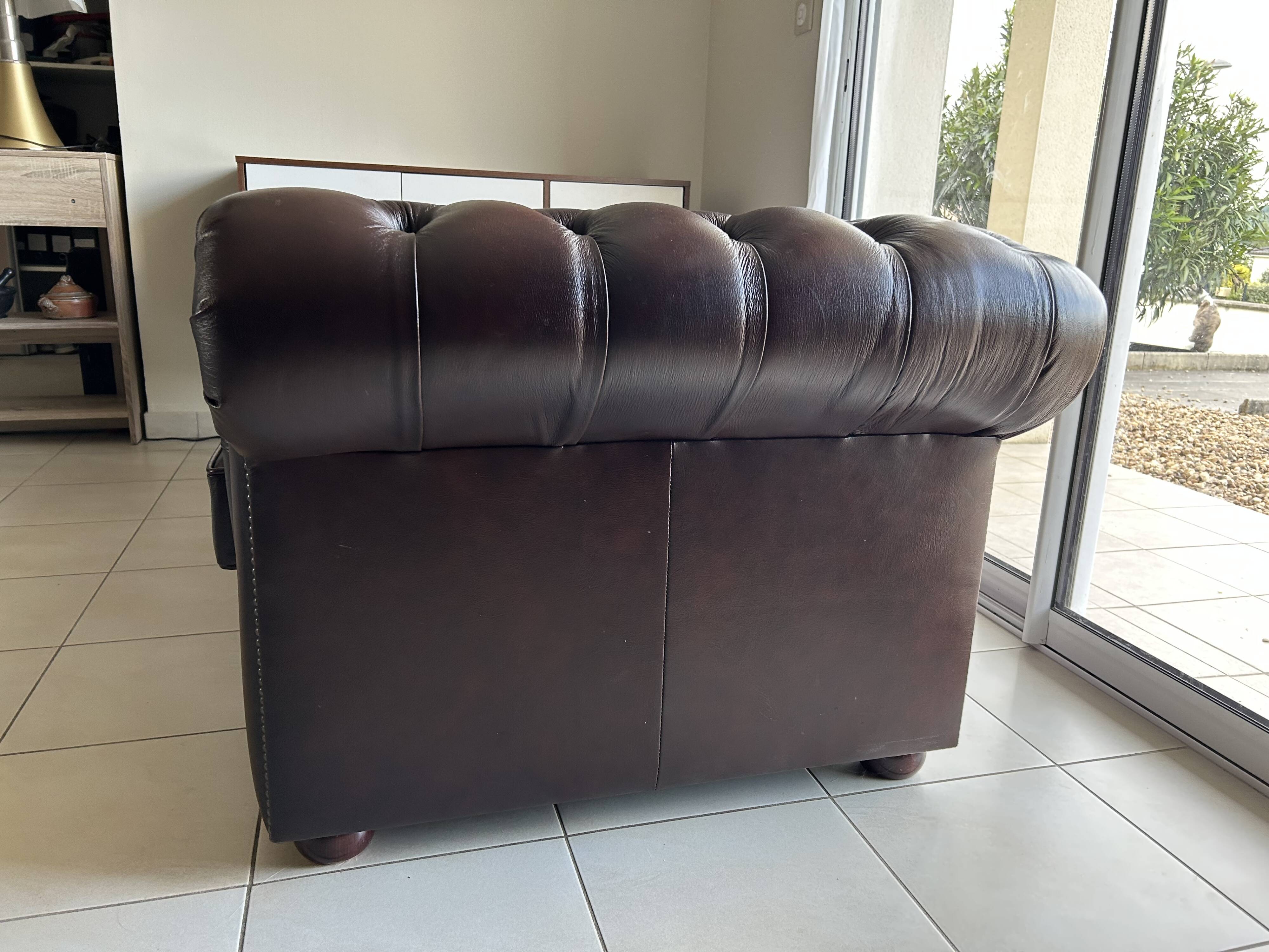 2-seater Chesterfield sofa