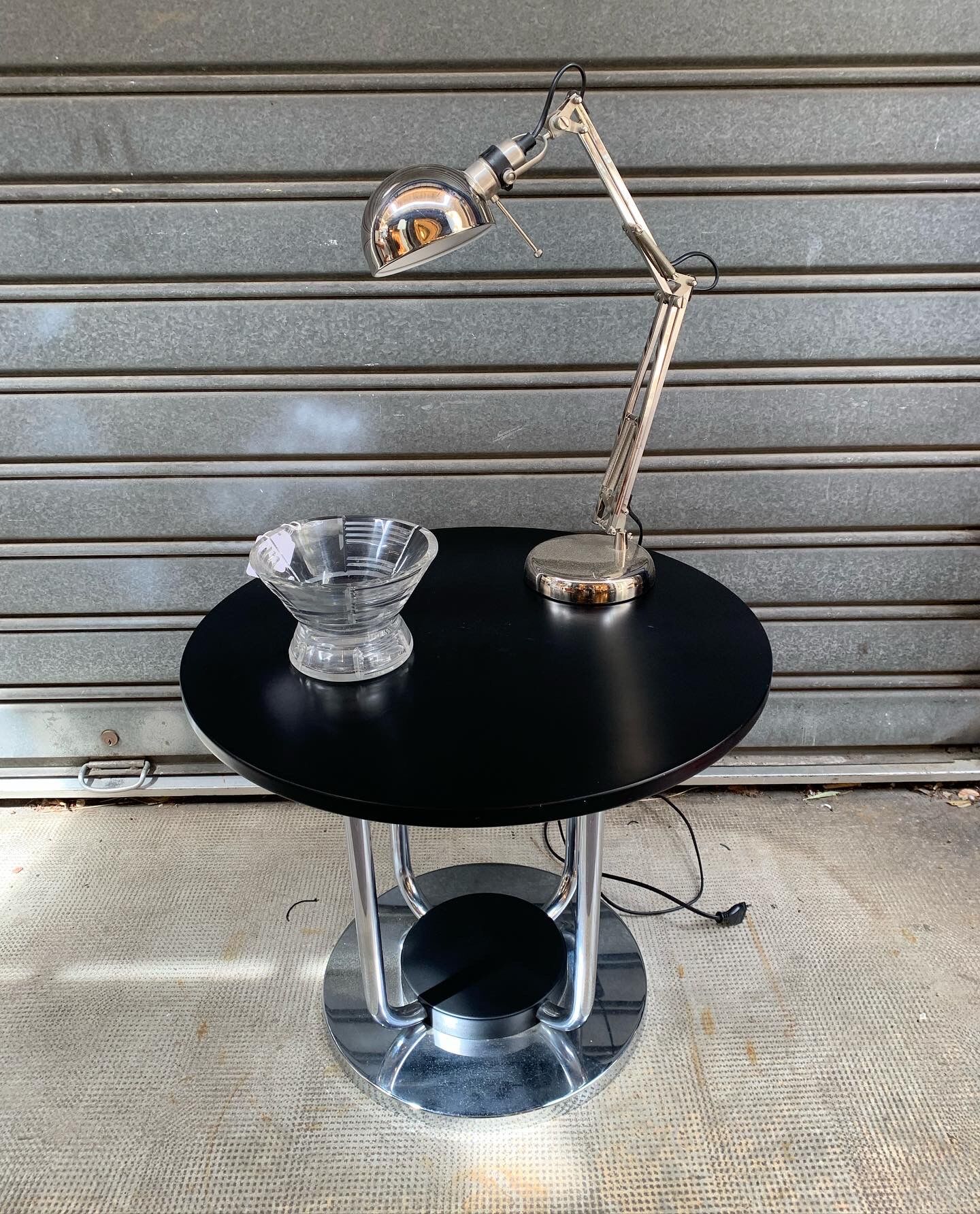 Round coffee table art deco style