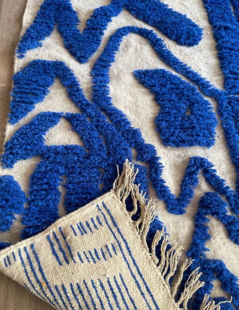 Wool rug with geometric patterns 200/300