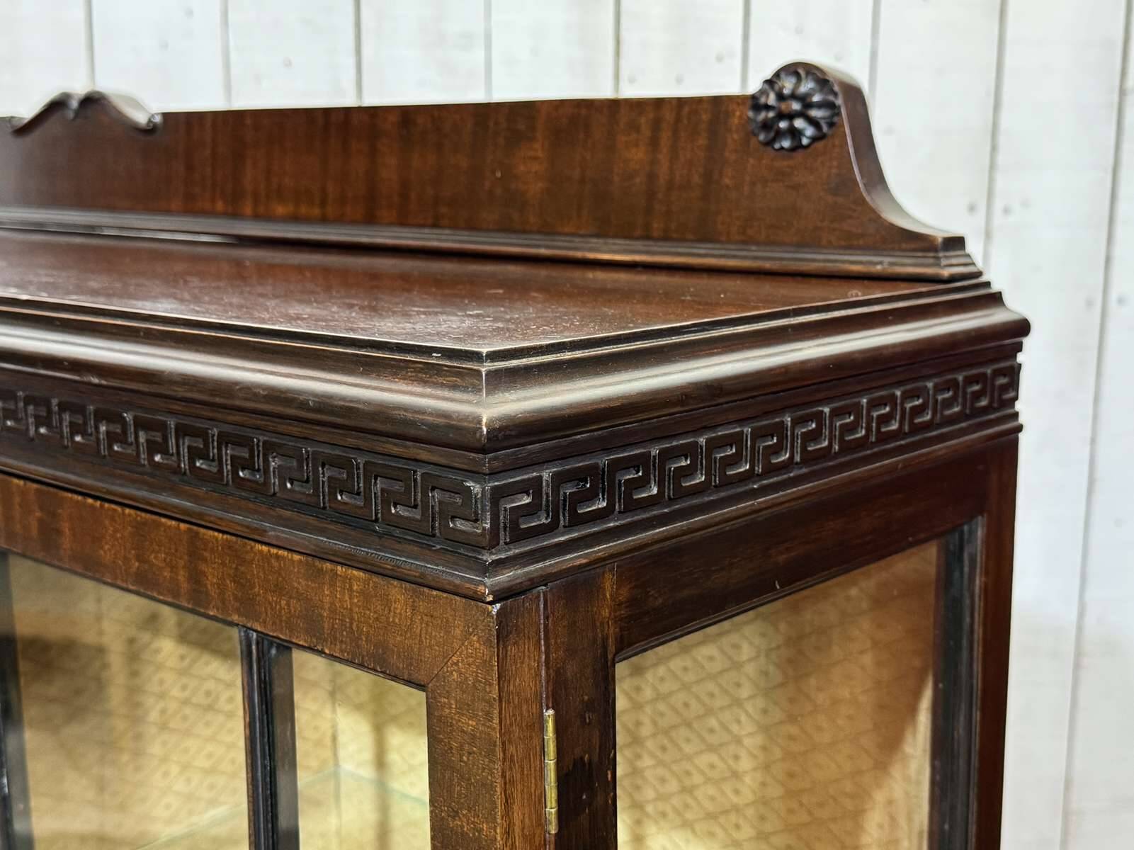 Vitrine Anglaise Chippendale 3 portes début XXème en acajou