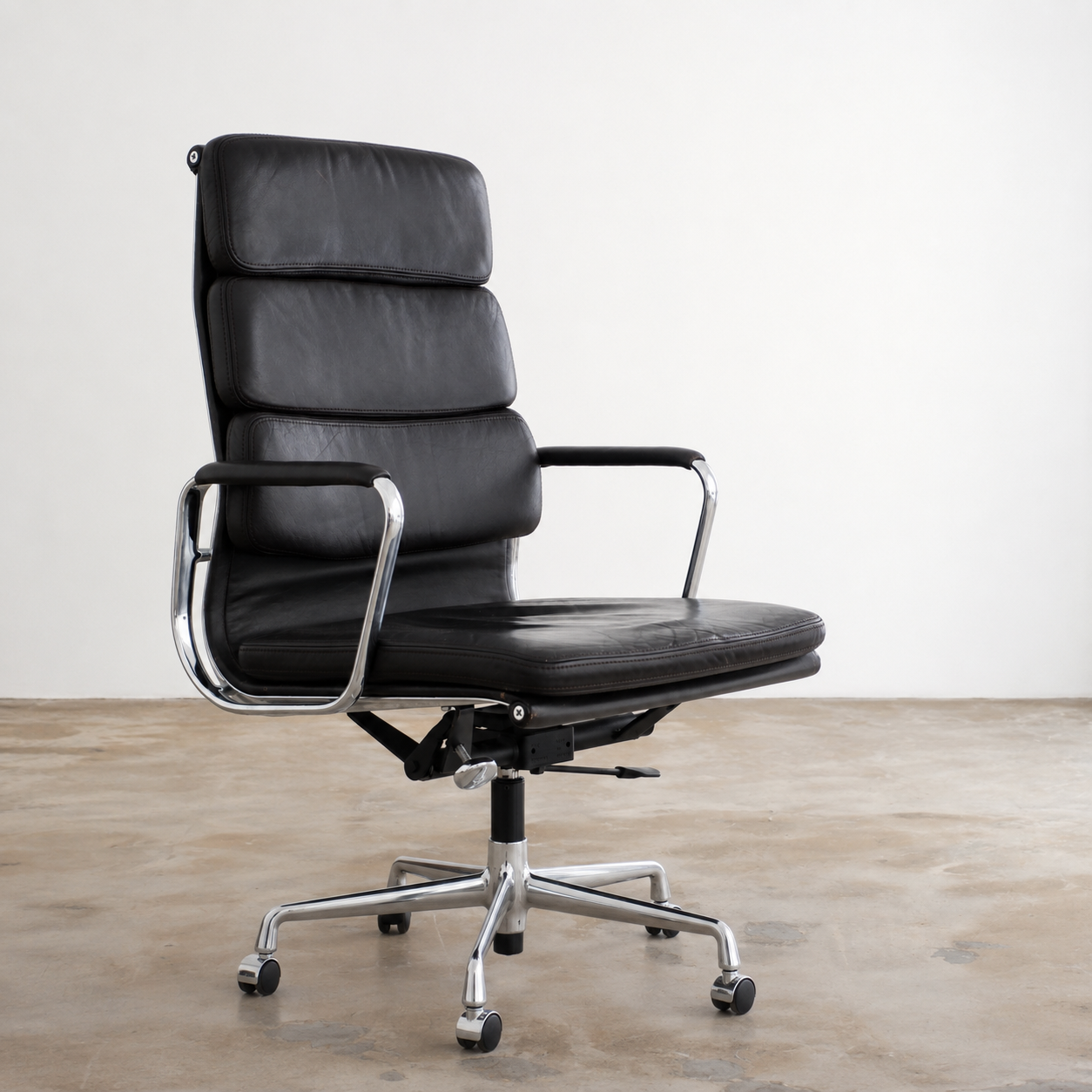 EA219 office swivel chairs by Charles & Ray Eames for Herman Miller