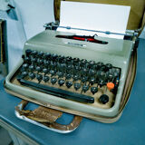Olivetti Typewriter Lettera 22