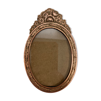 Oval frame