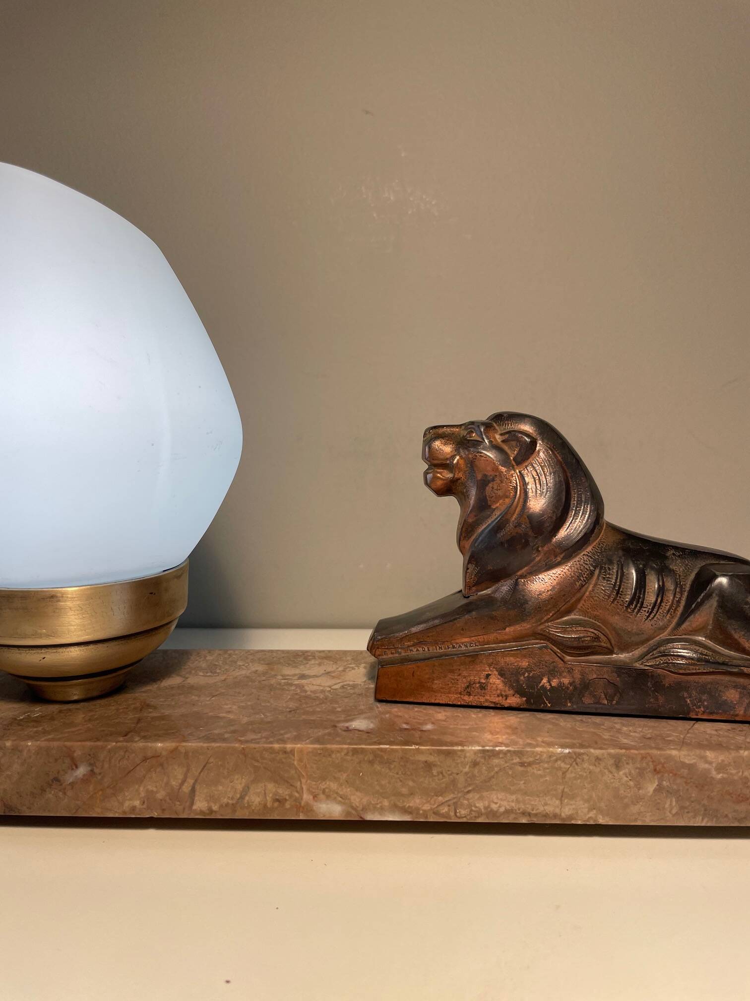 Art Deco lamp with marble, opaline globe & lion sculpture in spelter