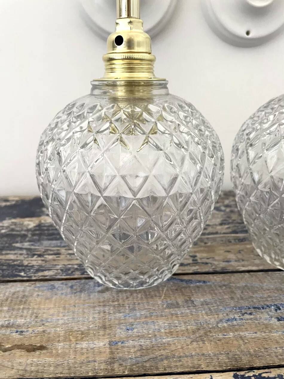 Paire d’appliques murales en verre ciselé