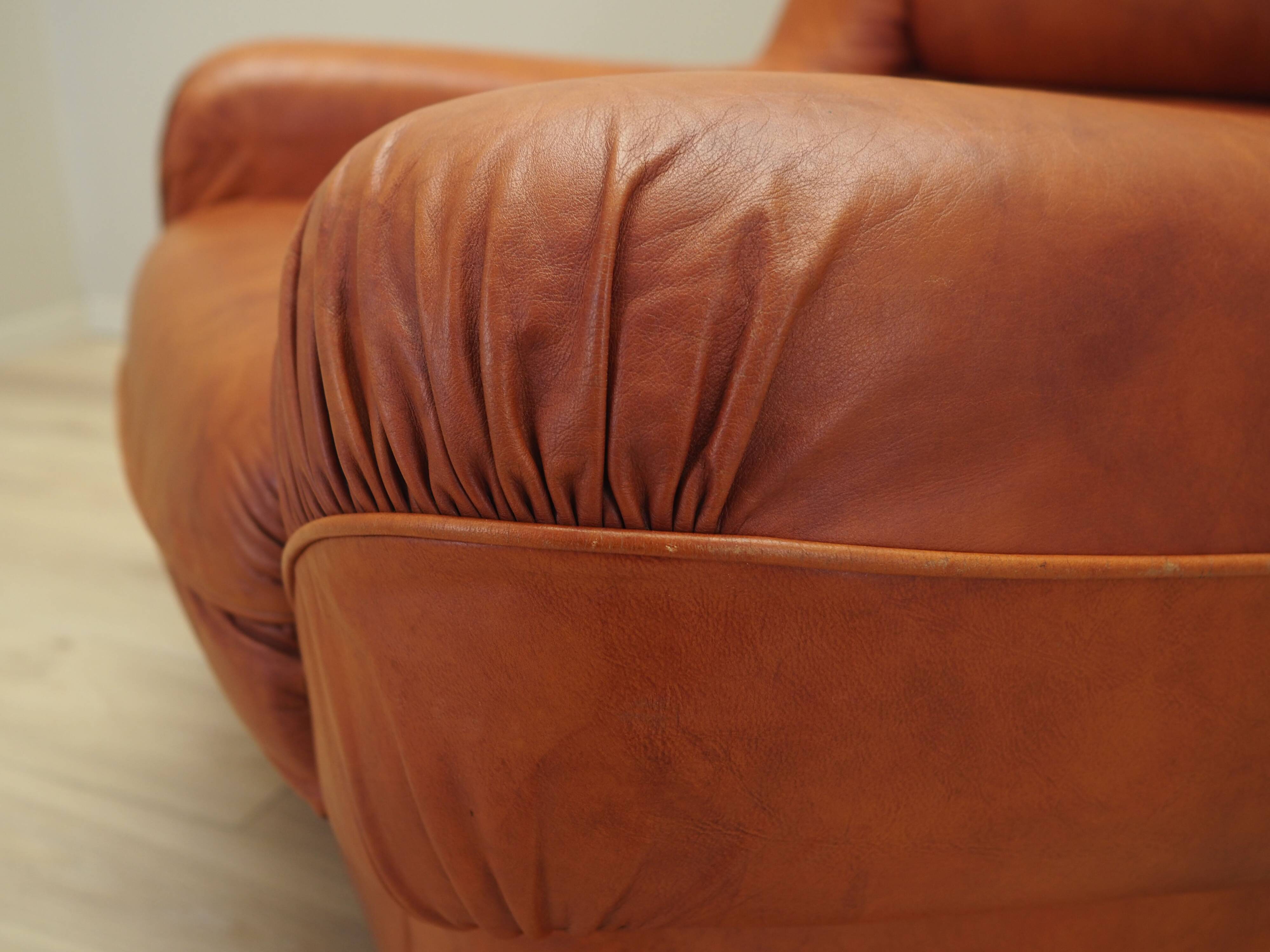 Fauteuil orange, design italien, années 1970, fabricant : Mimo Padova
