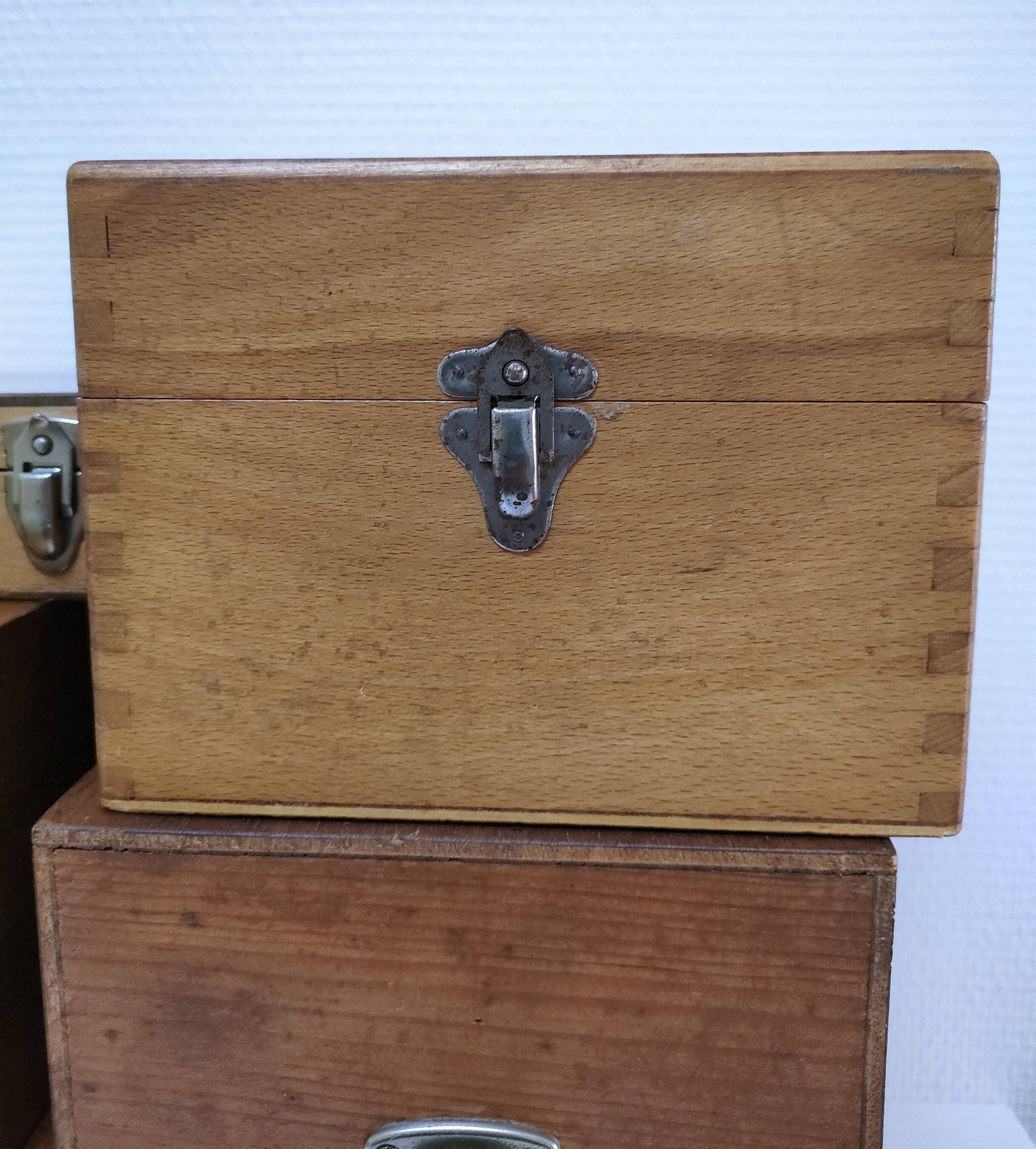 Cinq boîtes bois vintage
