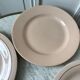 Lot de 5 assiettes plates rose poudré Digoin Sarreguemines et Longwy années 30-40