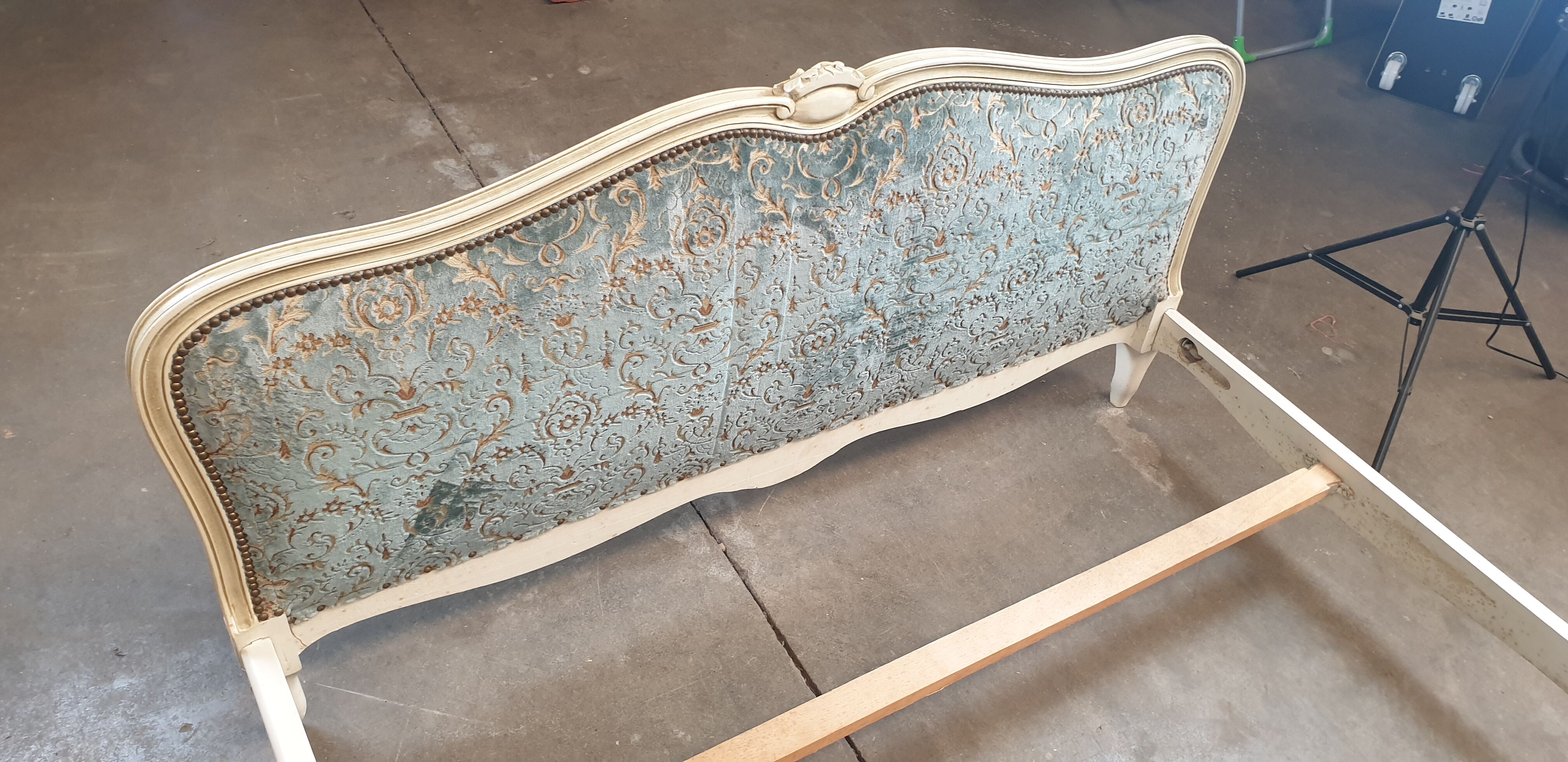 Louis XV style padded bed 140x190