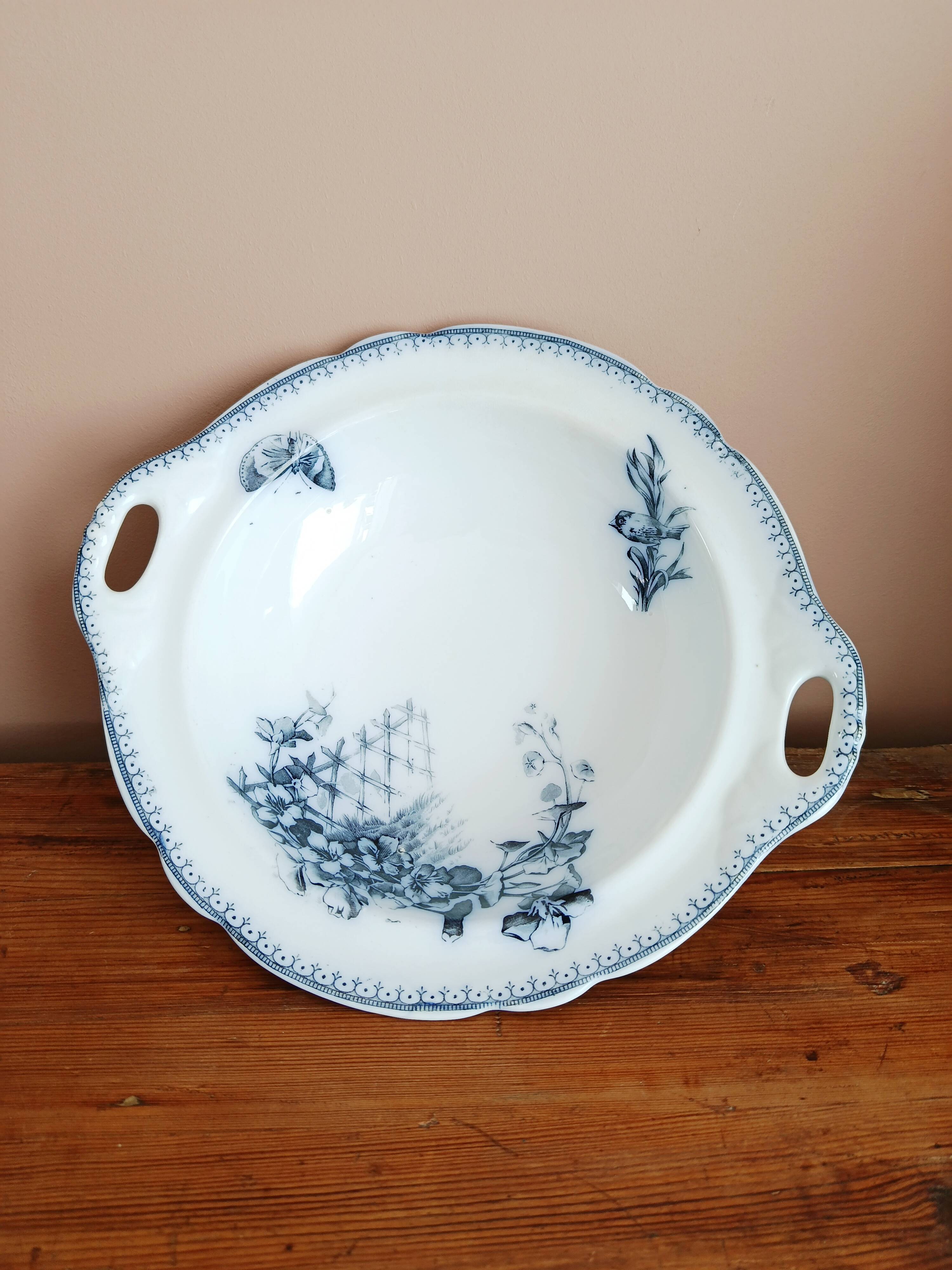 Bowl, earthenware salad bowl from Petrus Regout, Malaga.