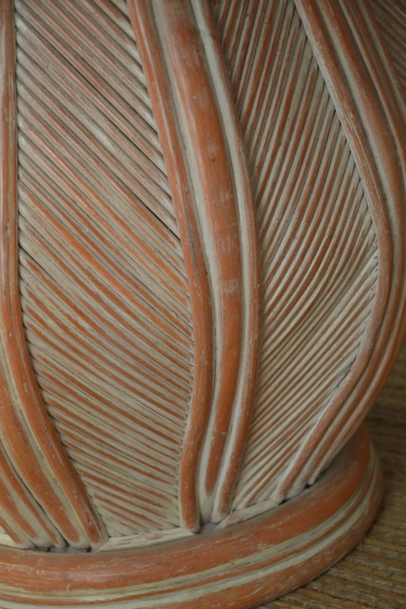 Table fleur en bambou et rotin attr. à Vivai Del Sud
