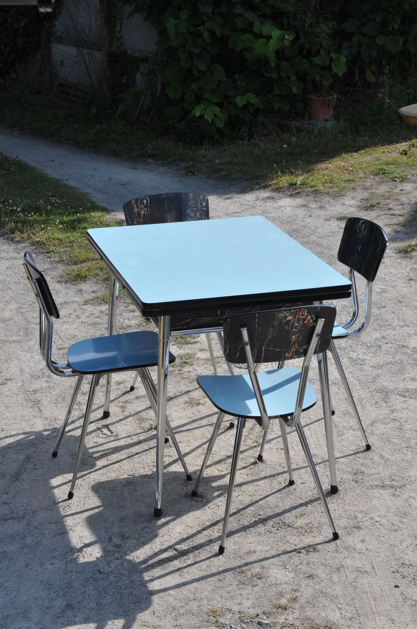 Tables et chaises en formica Tublac