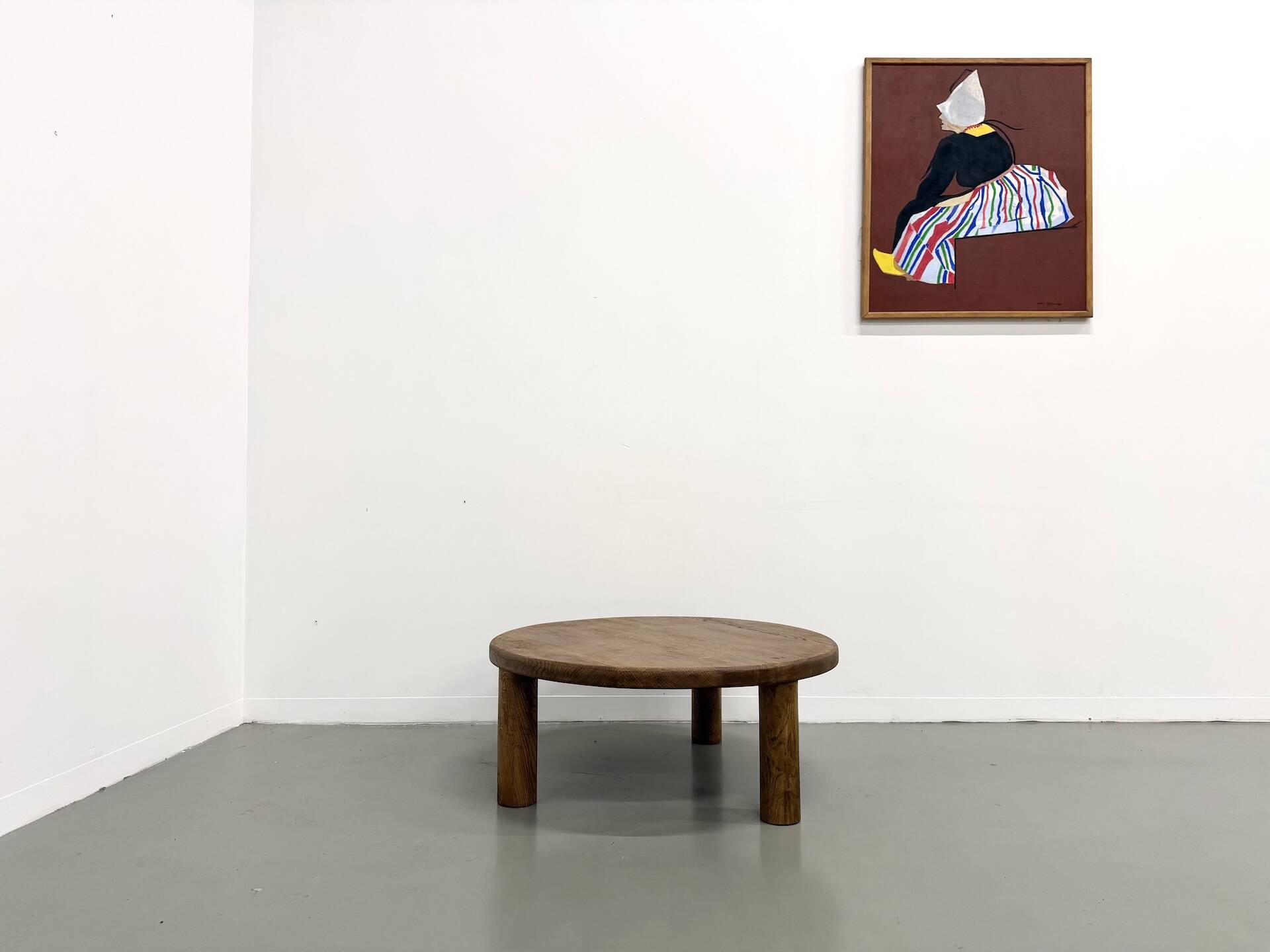 Modernist tripod coffee table in solid oak, DLG Perriand, Chapo, years.