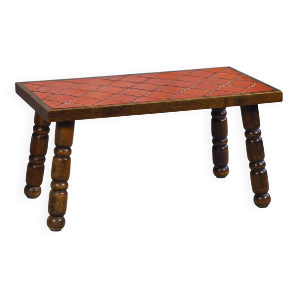Table basse brutaliste en céramique orange et bois massif