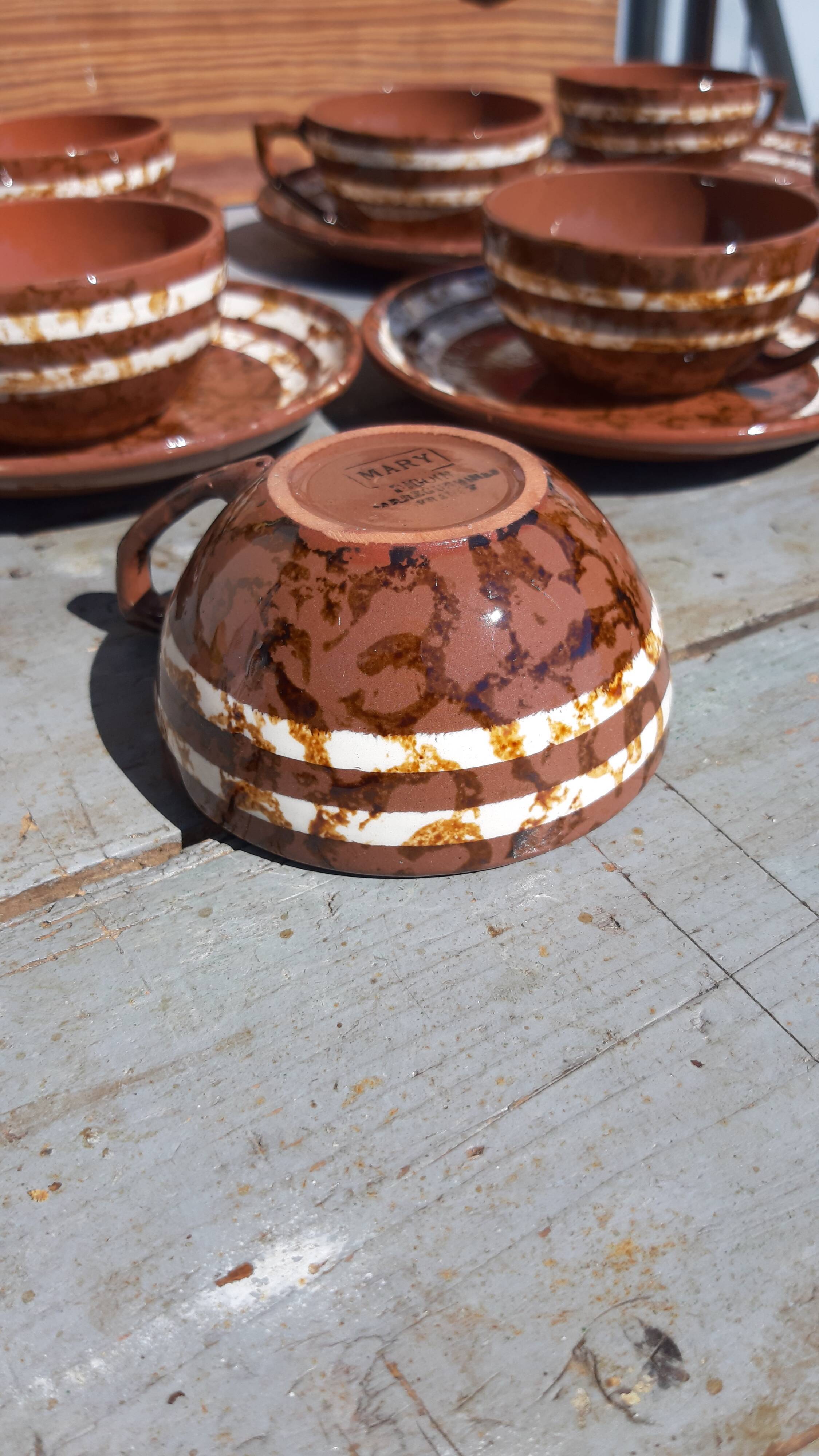 8 cups and saucers Digoin