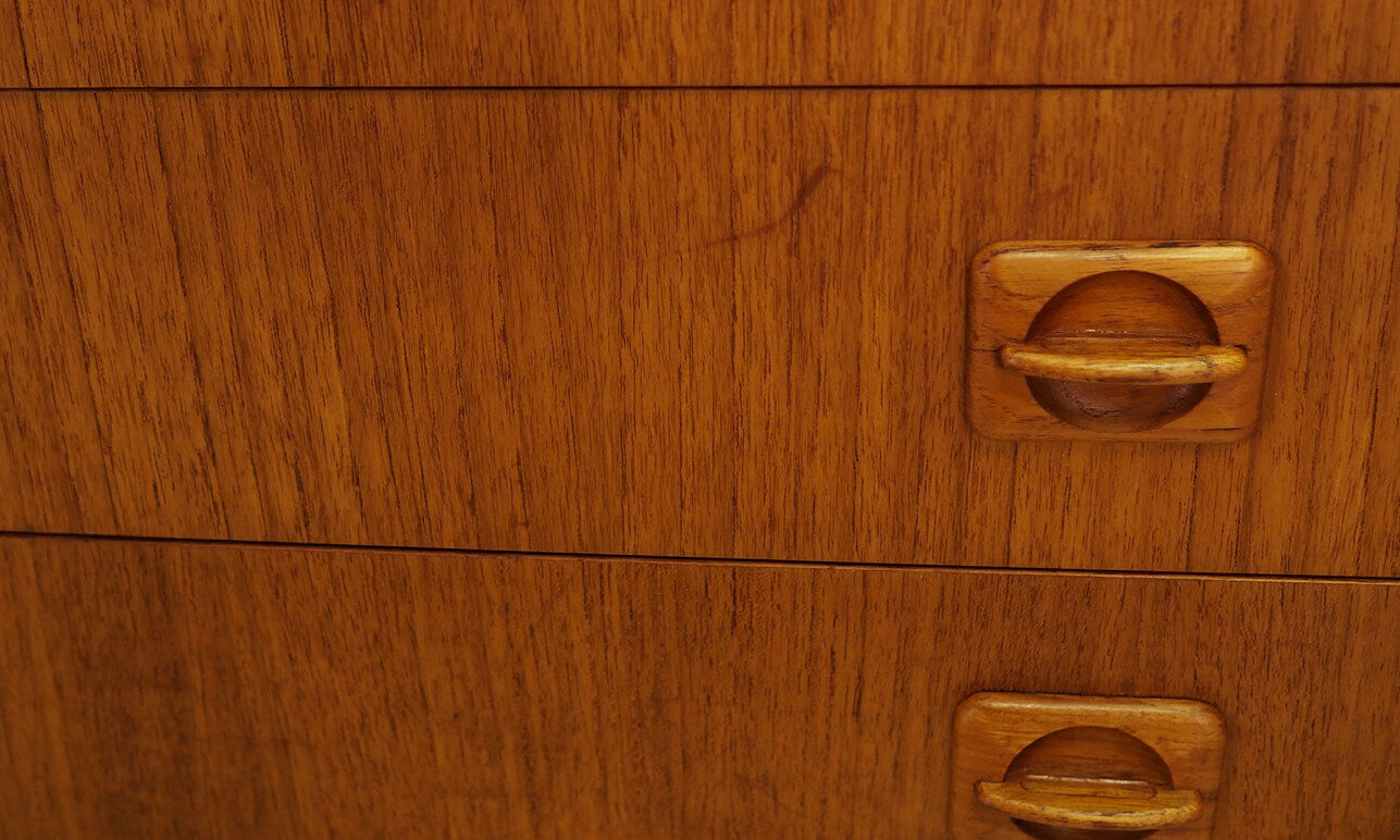 Vintage chest of drawers