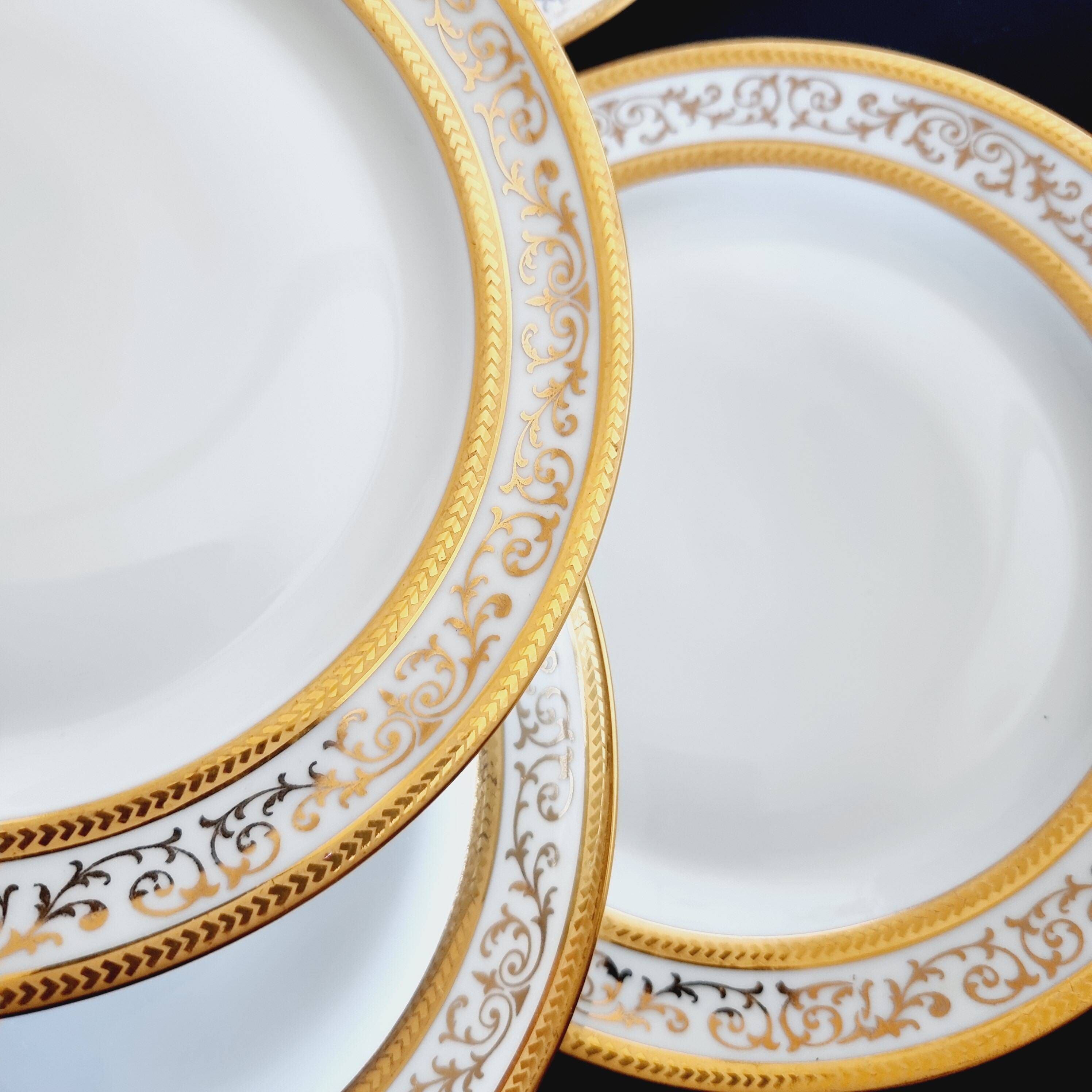 Set of 6 fine Limoges porcelain dinner plates, decorated with gold