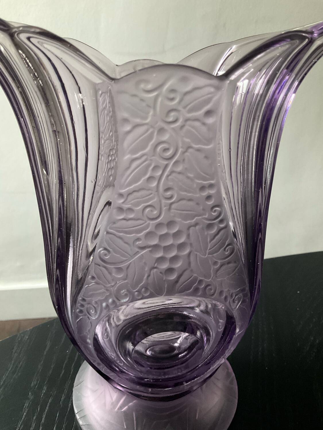 Art Deco vase Brockwitz-Germany in violet glass, signed.