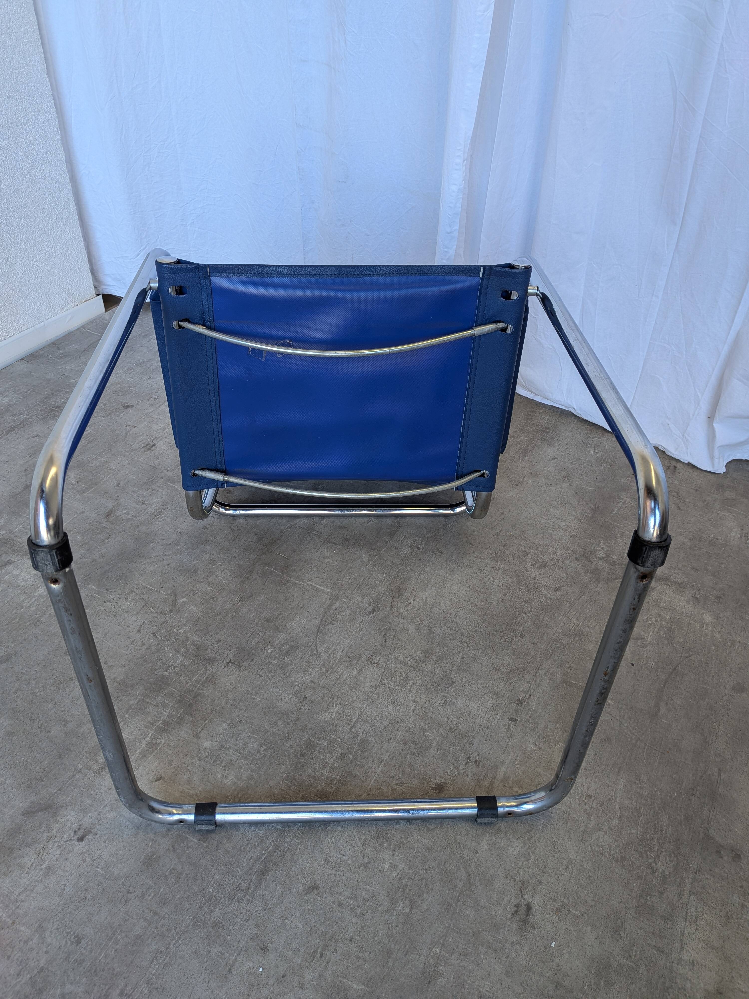 Chaise S34 de style vintage Mart Stam : cuir bleu, fauteuil de bureau Bauhaus