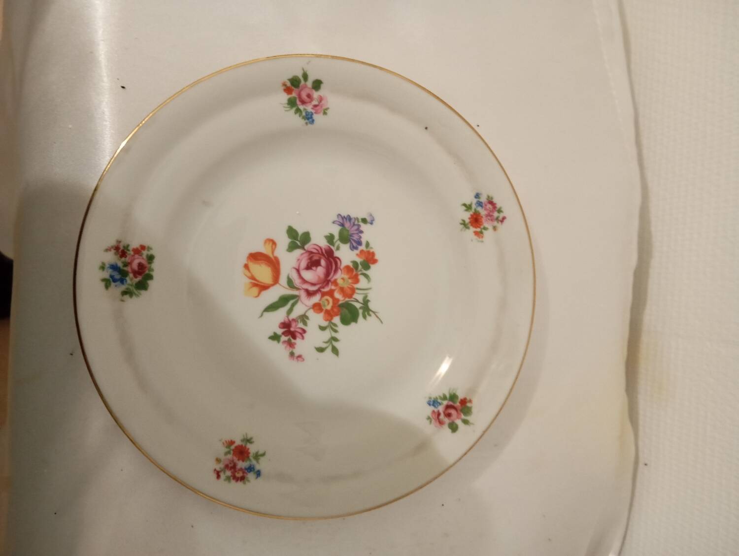 Set of 6 dinner plates and 6 dessert plates.