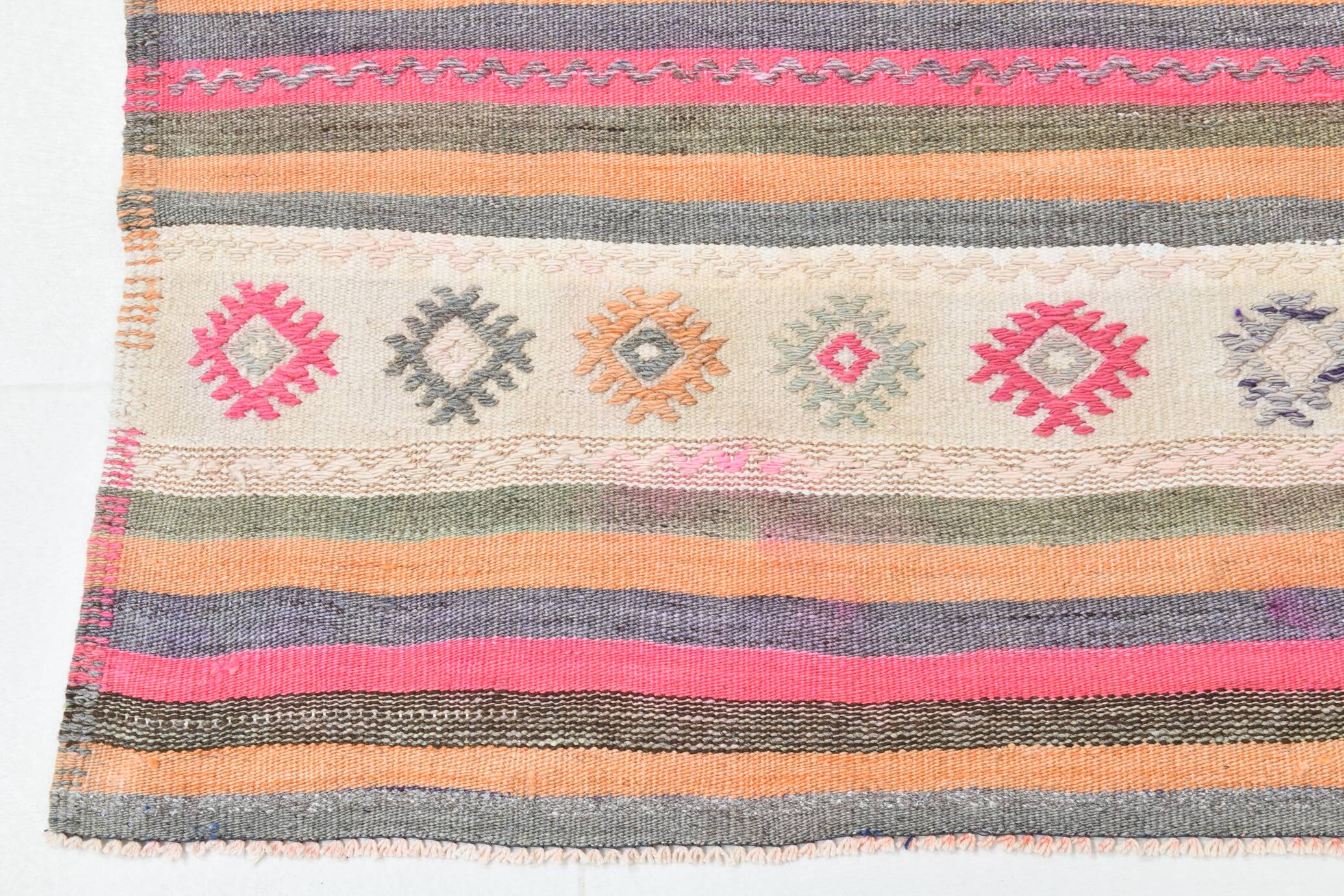 Beige & Pink Wool Kilim Rug, 142x203Cm Handknotted Carpet, 5x7 Rugs