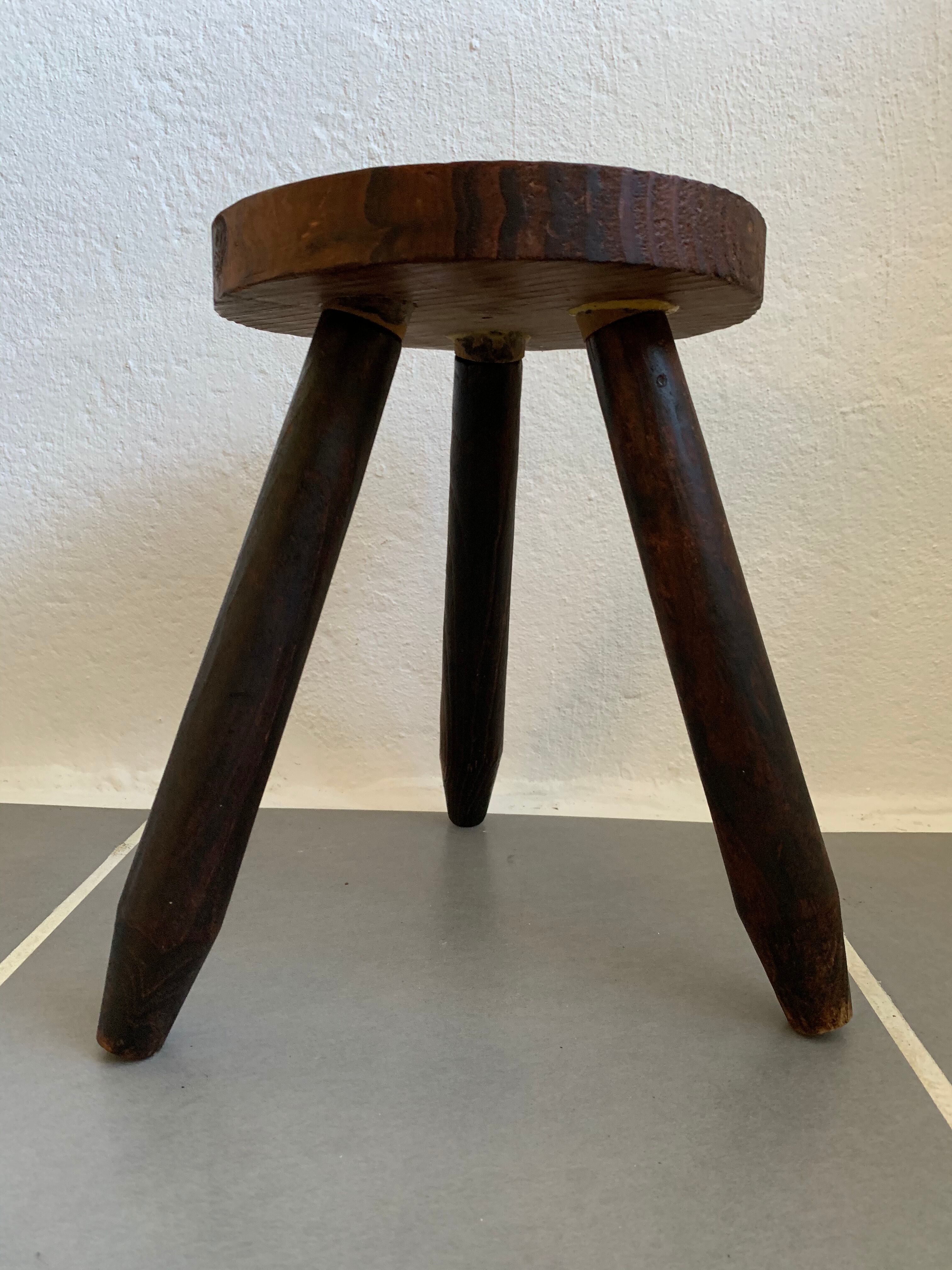Vintage tripod farm tabouret