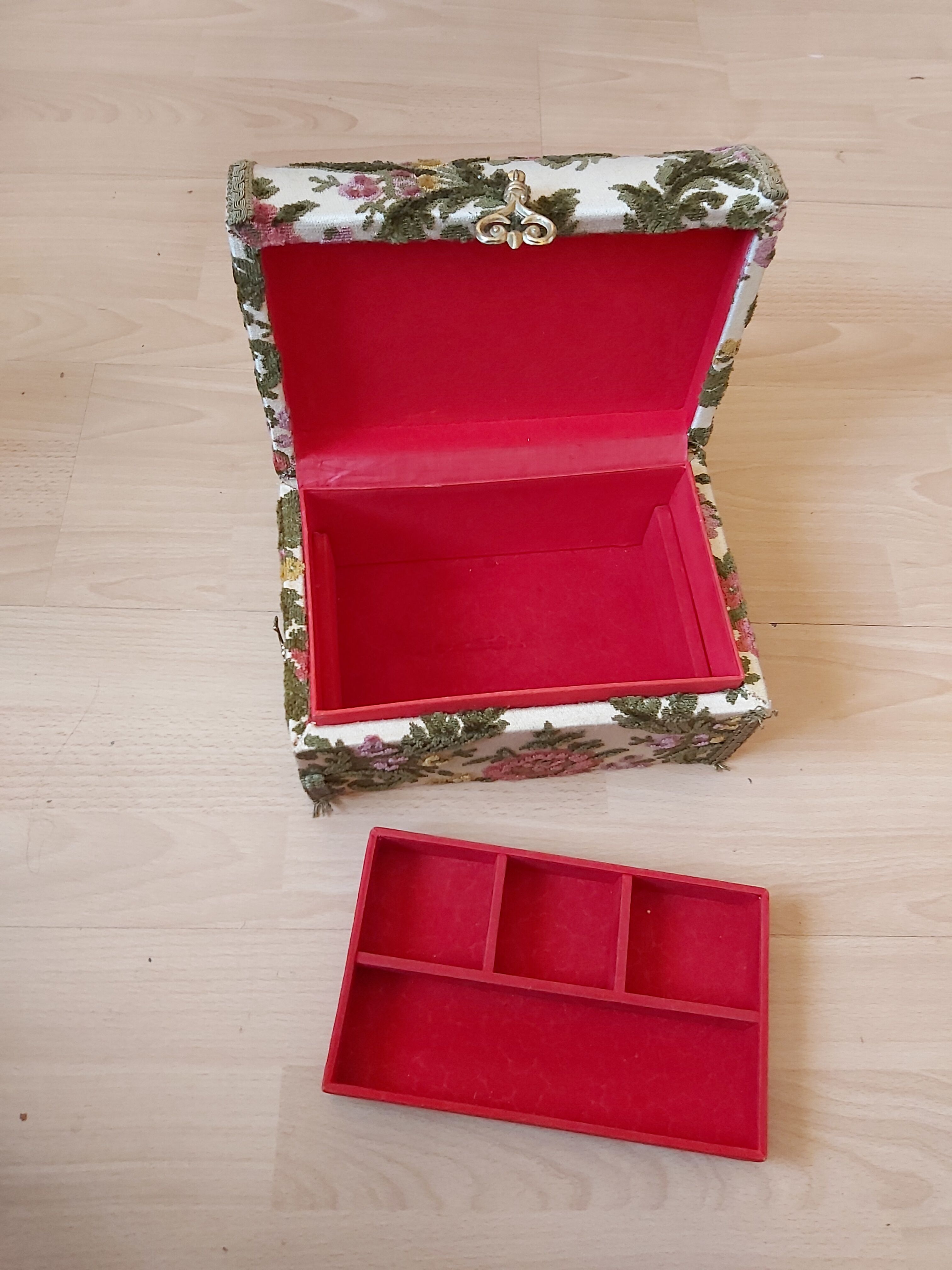 Jewelry box