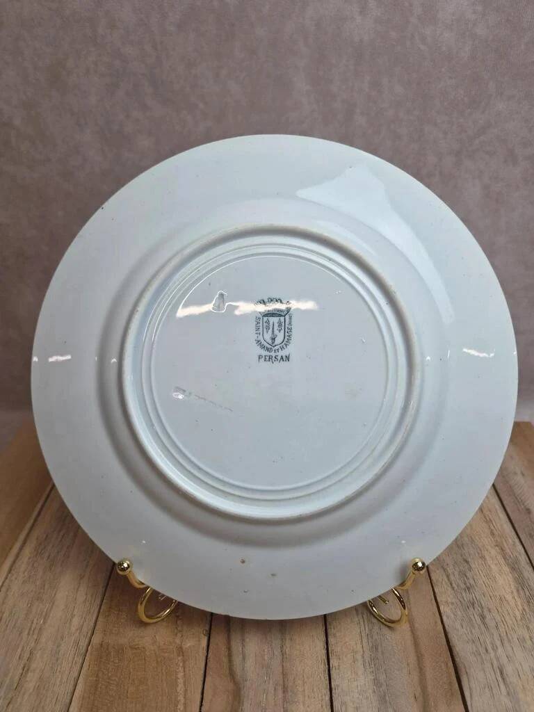 Assiette en terre de fer Saint-Amand modèle Persan