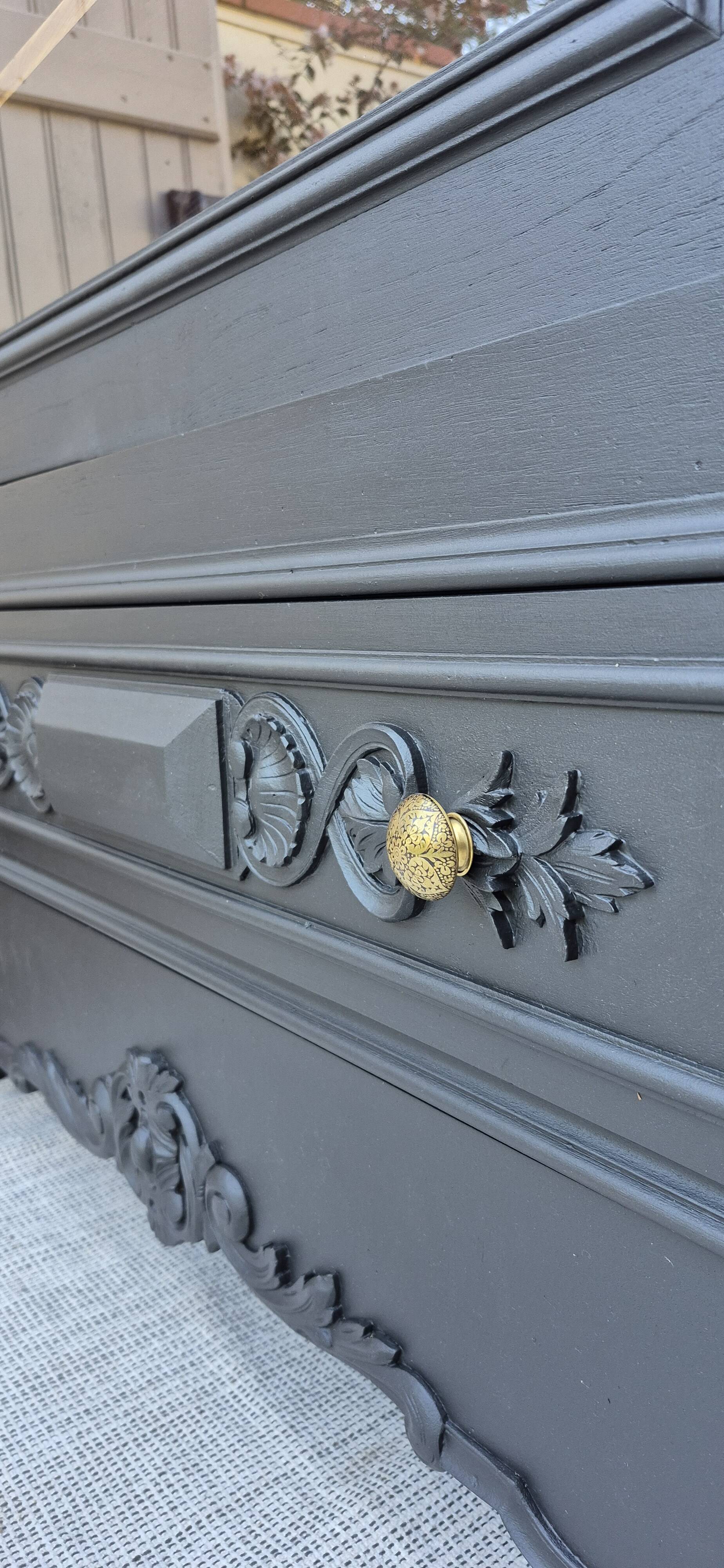 Glass-fronted dresser