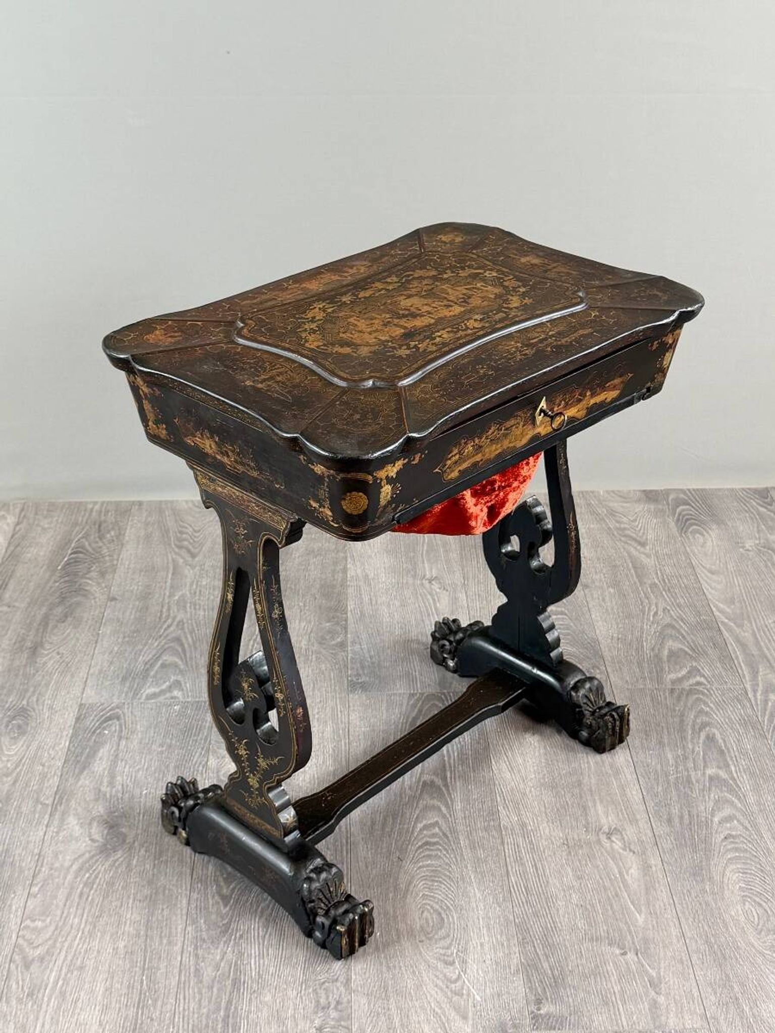 Necessary sewing furniture in blackened wood, Napoleon III style, 19th century.