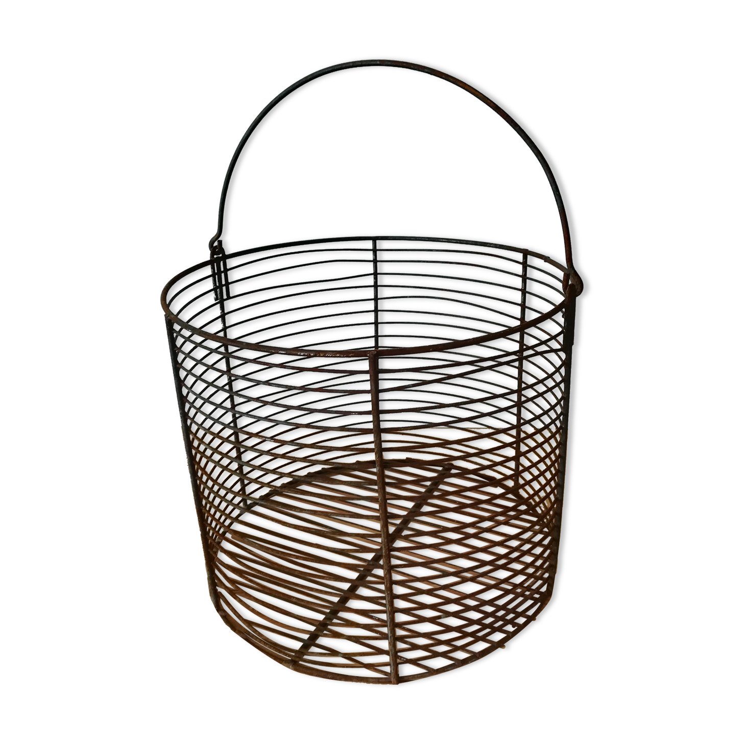 Round basket in vintage mesh metal