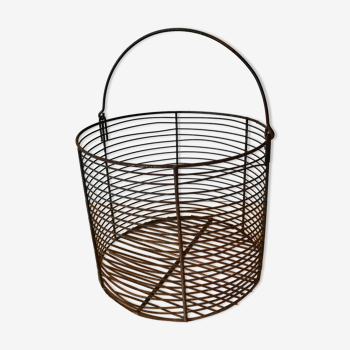 Round basket in vintage mesh metal