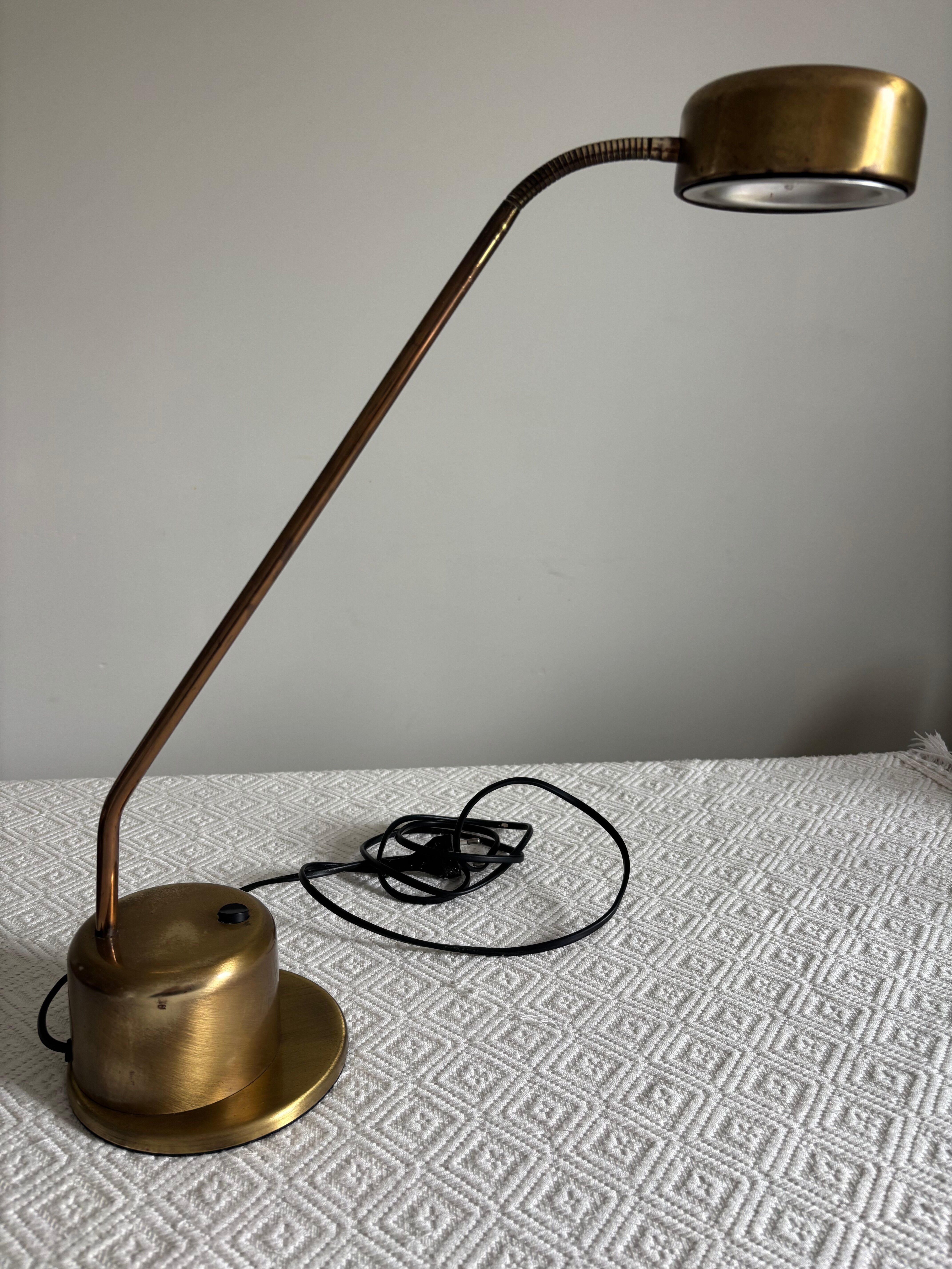 Vrieland brass desk lamp